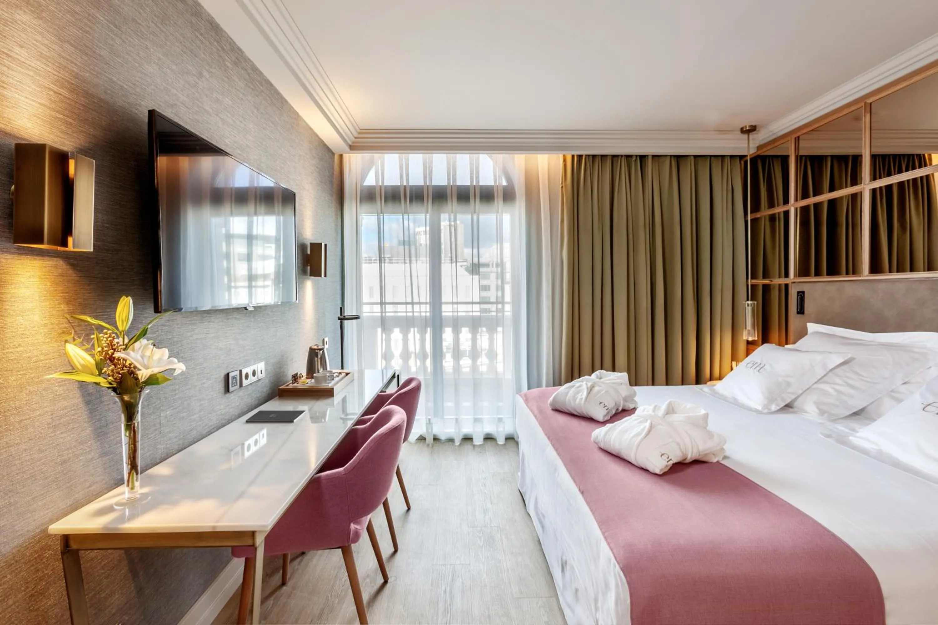 Photo of the whole room, Bed in Barceló Emperatriz