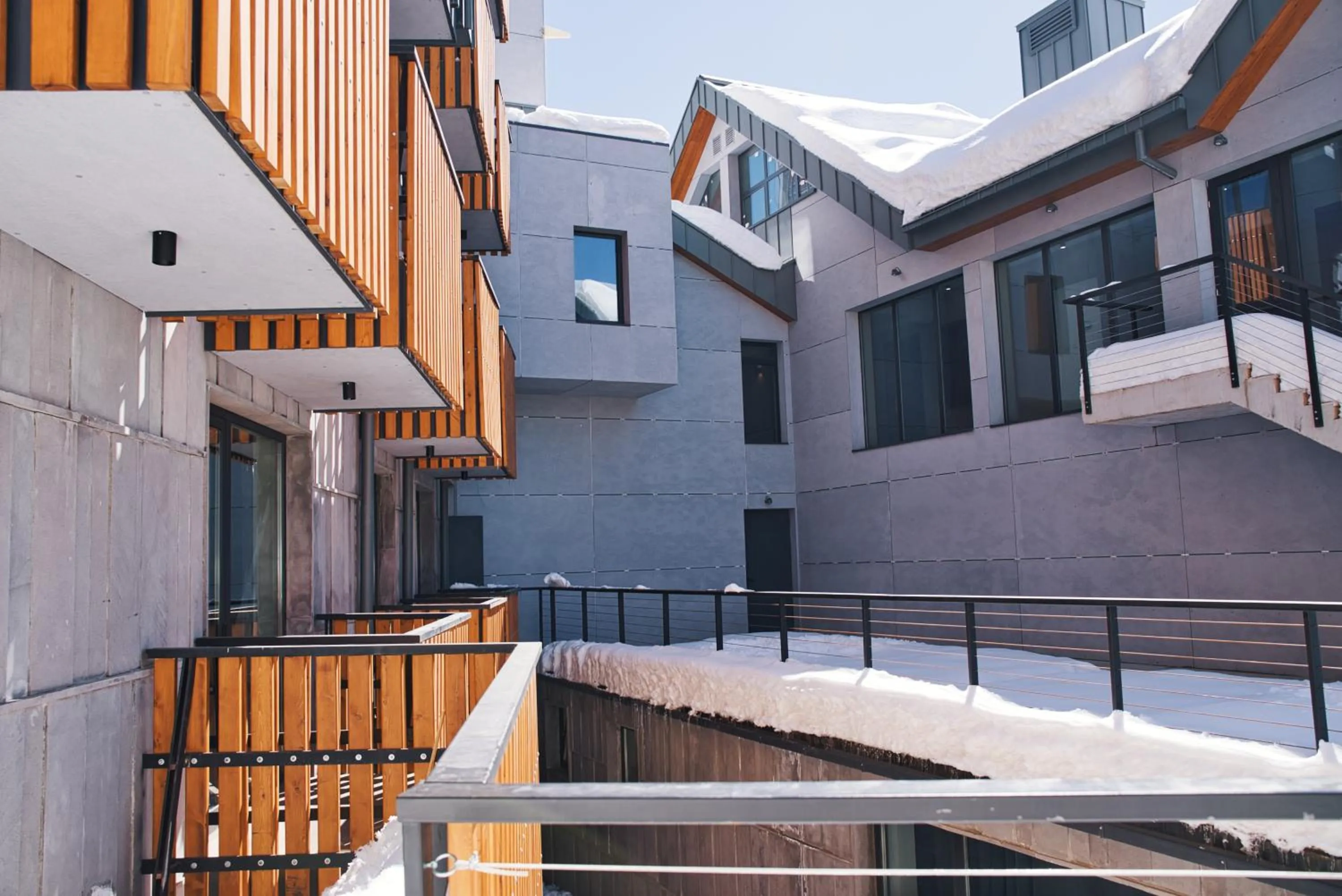 Property building in Skio