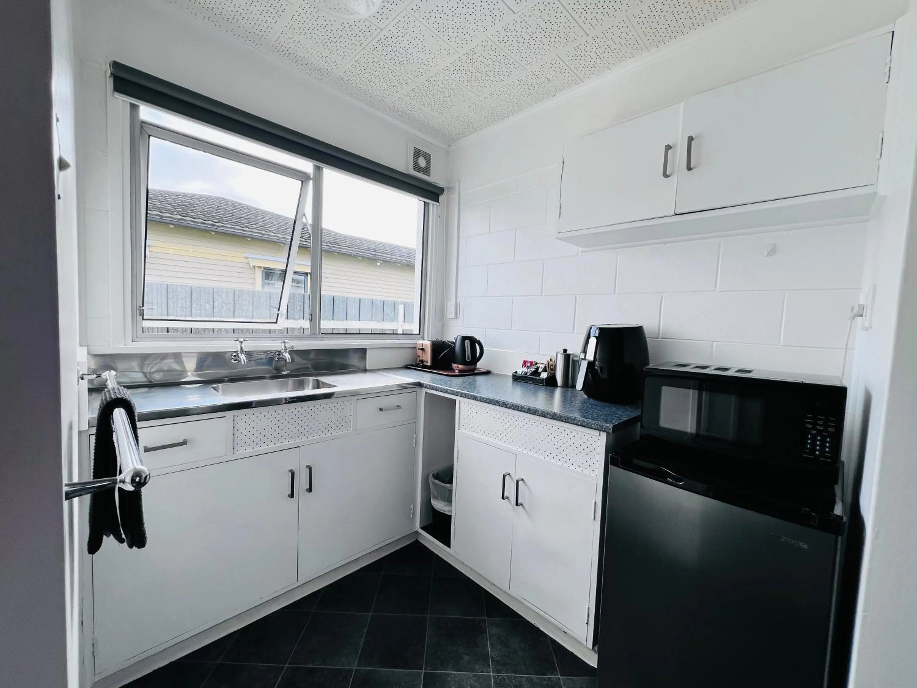 kitchen in Brooklyne Motel Sanson