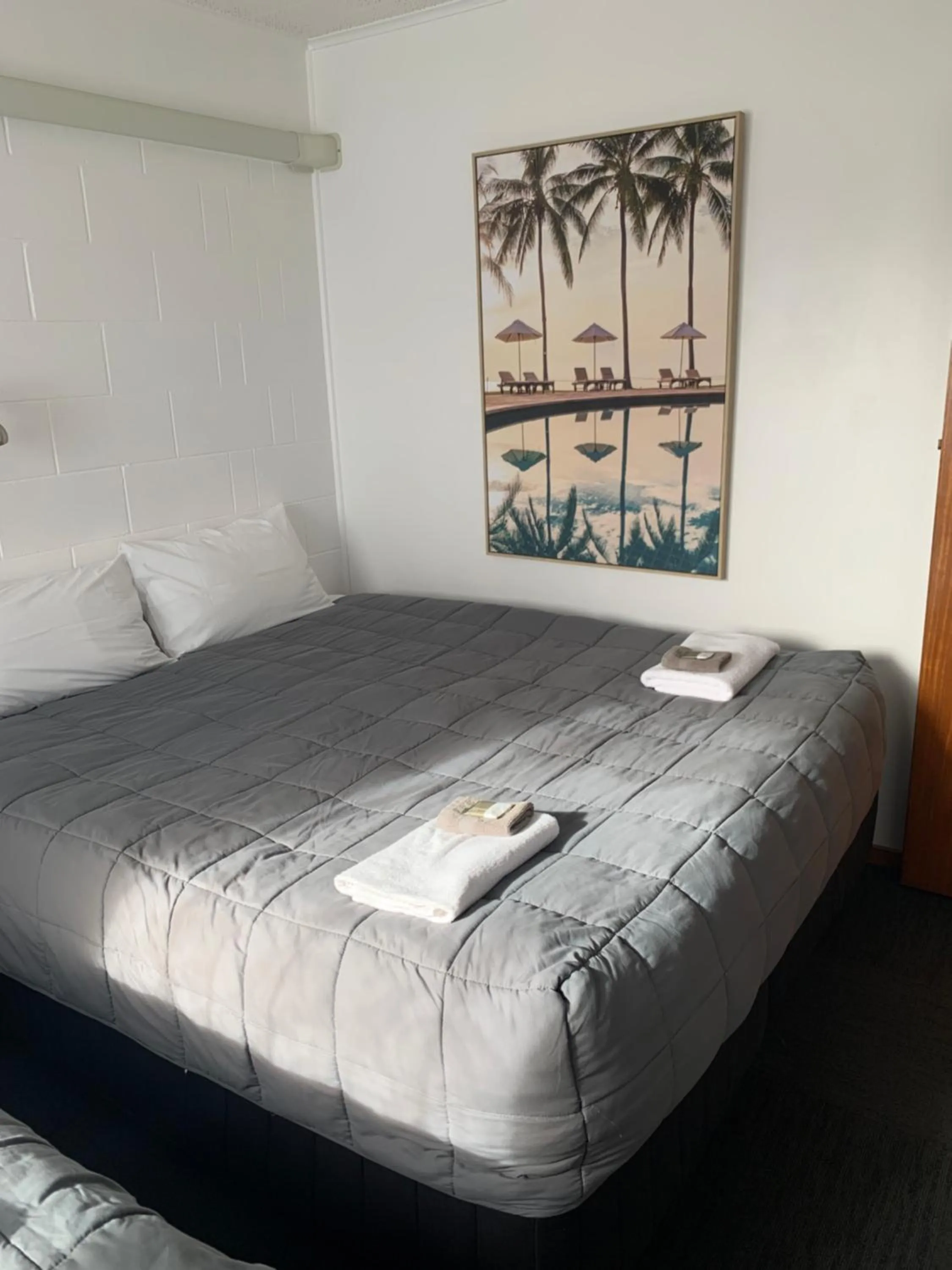 Bed in Brooklyne Motel Sanson