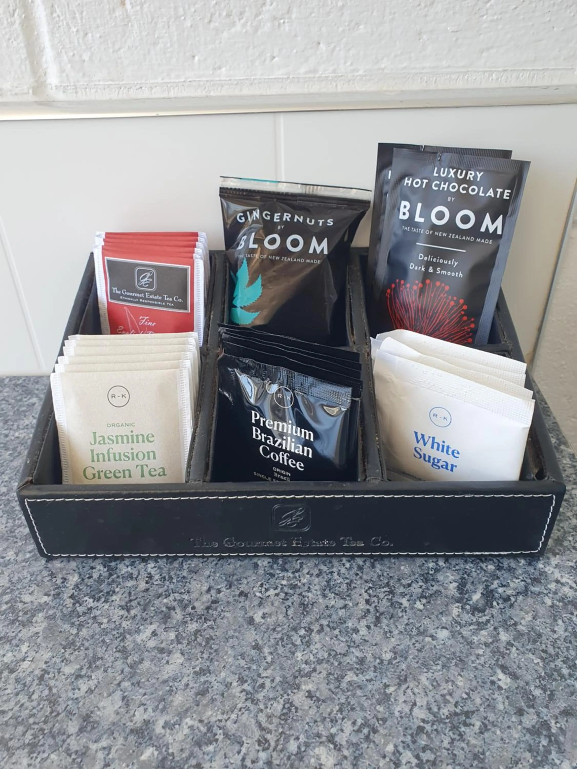 Coffee/tea facilities in Brooklyne Motel Sanson