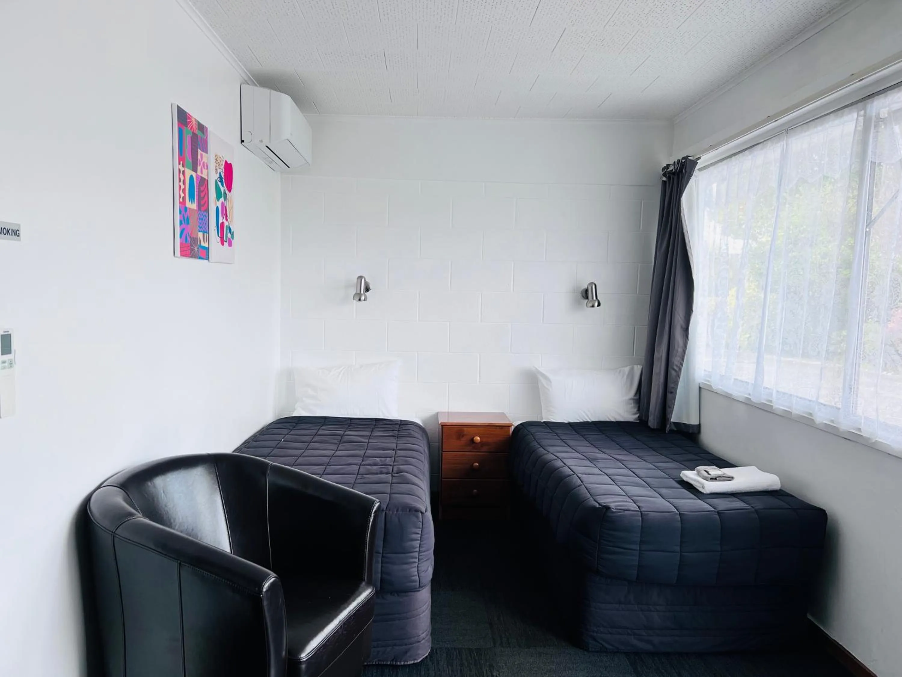 Bed in Brooklyne Motel Sanson