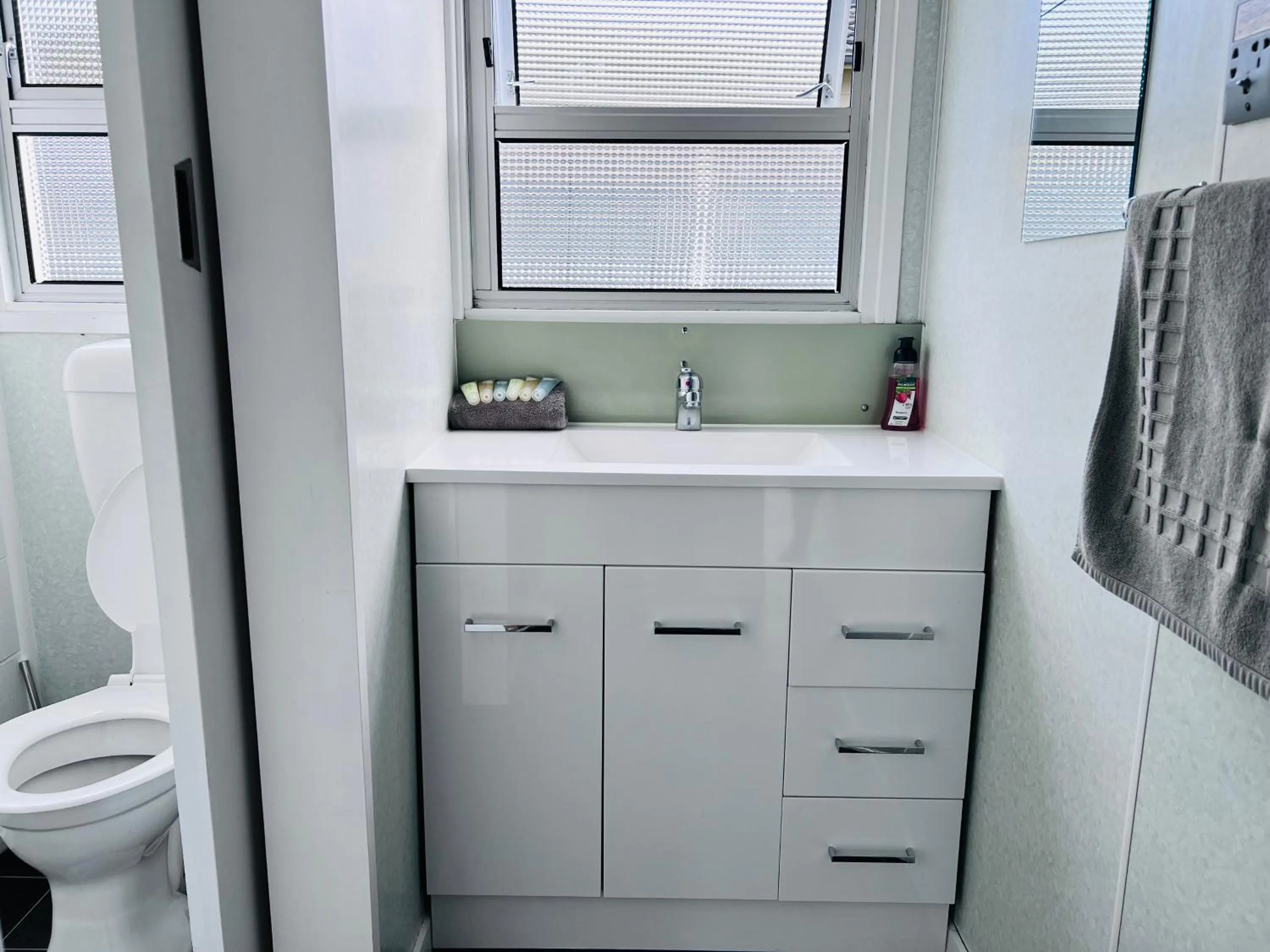 Bathroom in Brooklyne Motel Sanson