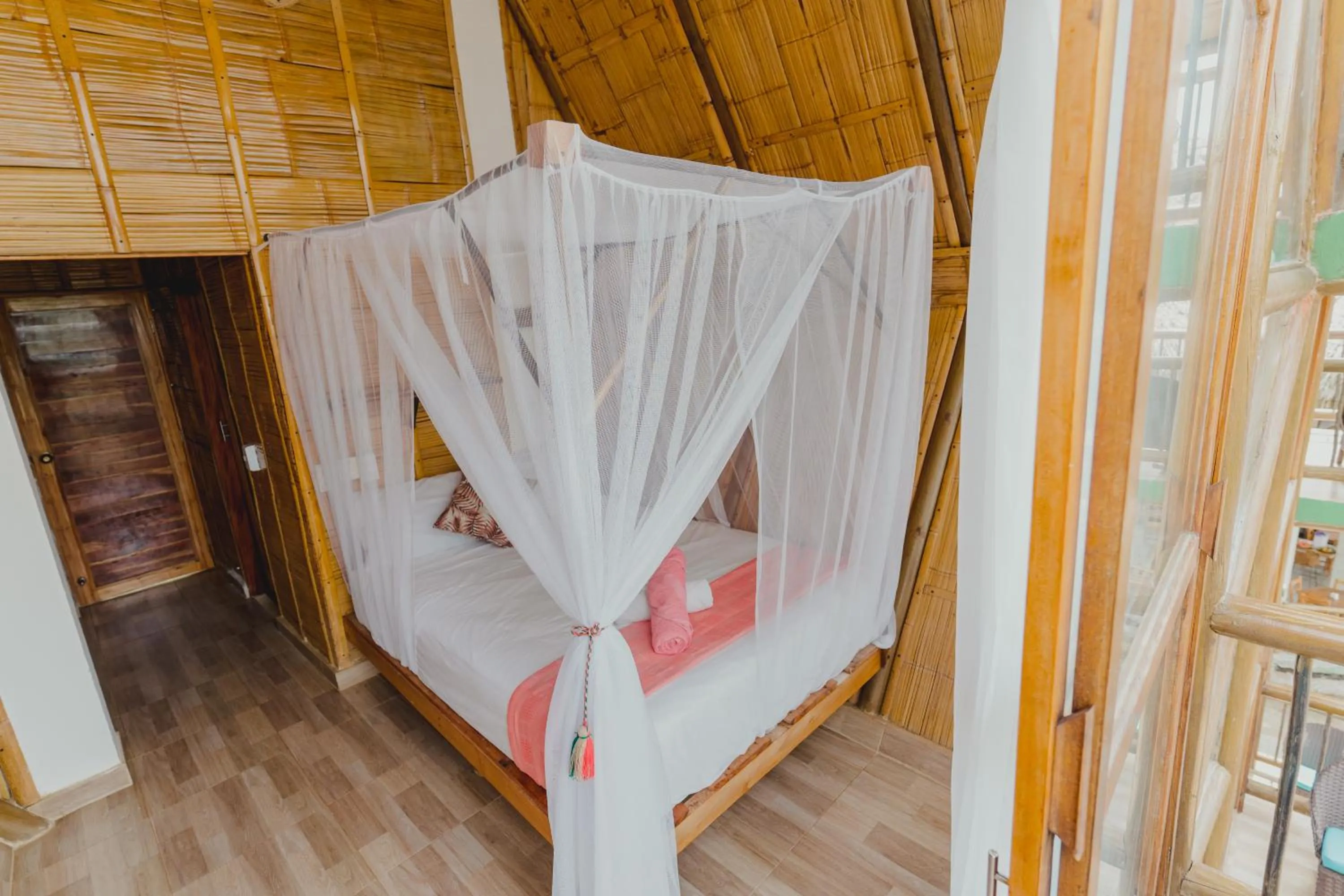 Bed in UUTTAAKA Eco-Hotel