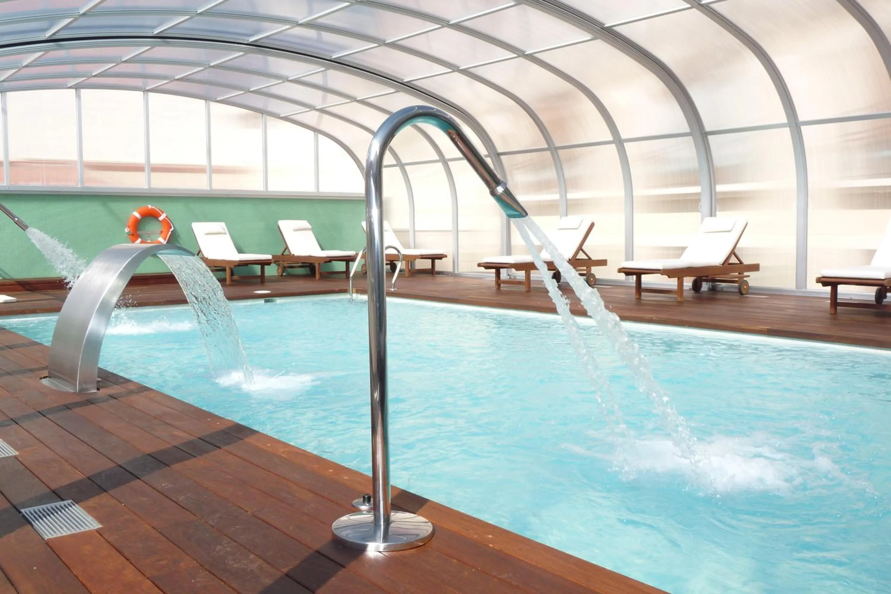 Swimming pool in Sercotel Guadiana