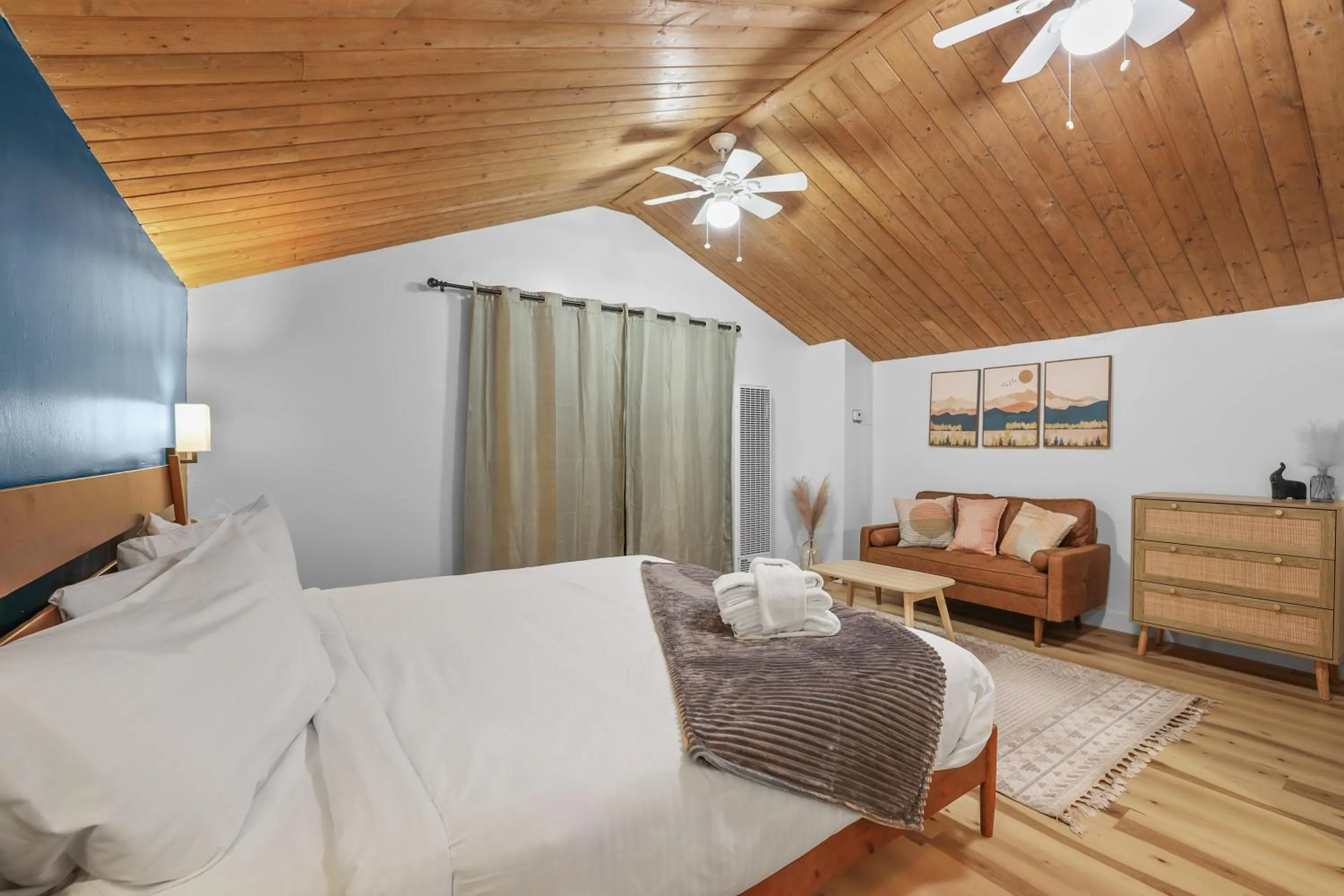 Bed in Tahoe Mountain Inn