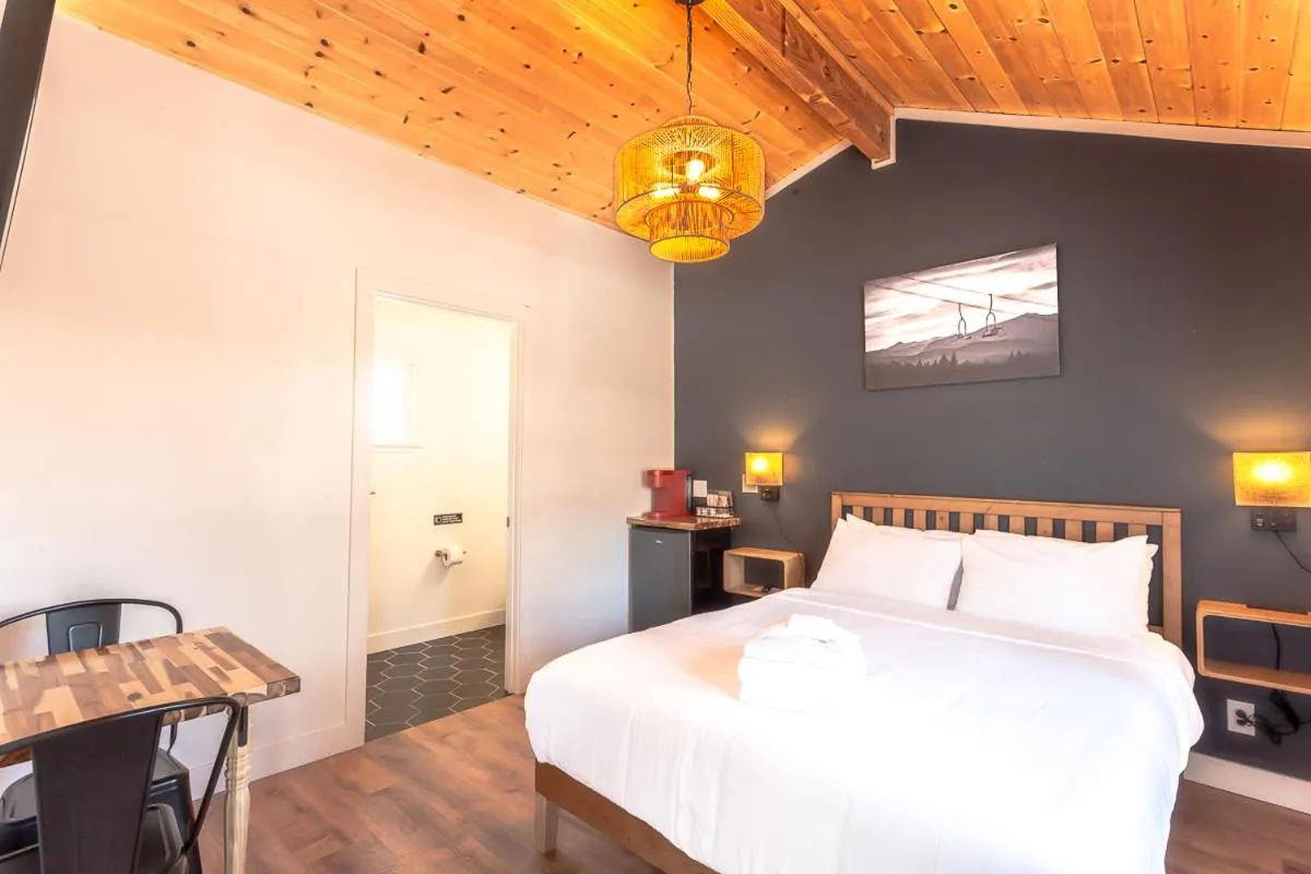 Bed in Tahoe Mountain Inn