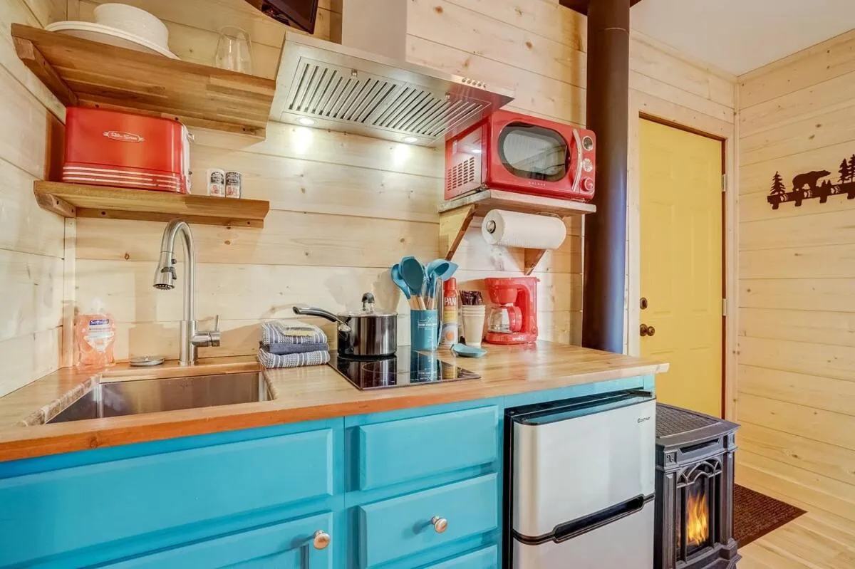 Coffee/tea facilities in Tahoe Mountain Inn