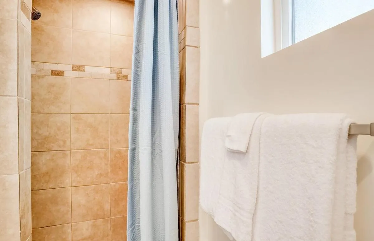 Shower in Tahoe Mountain Inn