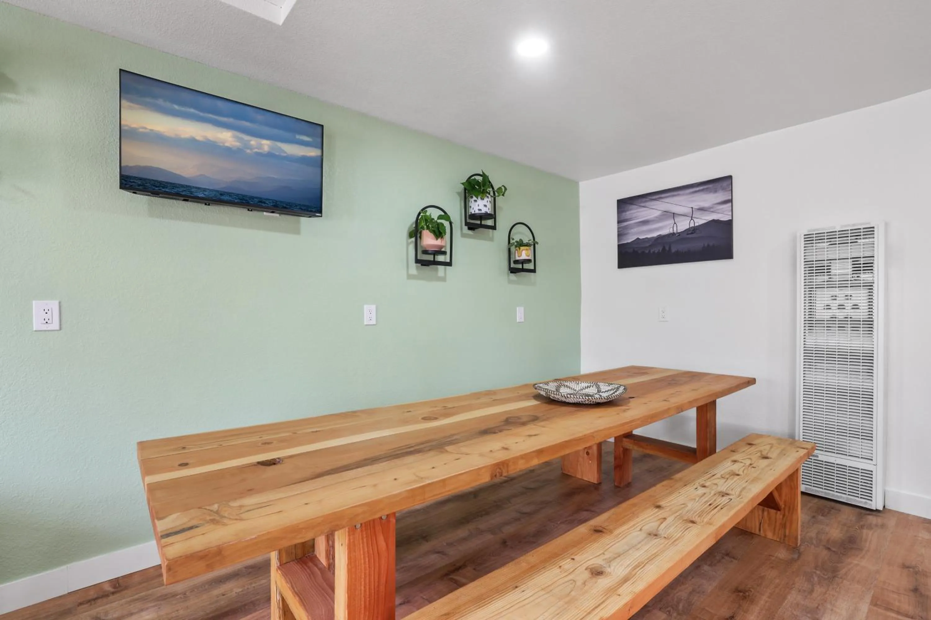 Kitchen or kitchenette in Tahoe Mountain Inn