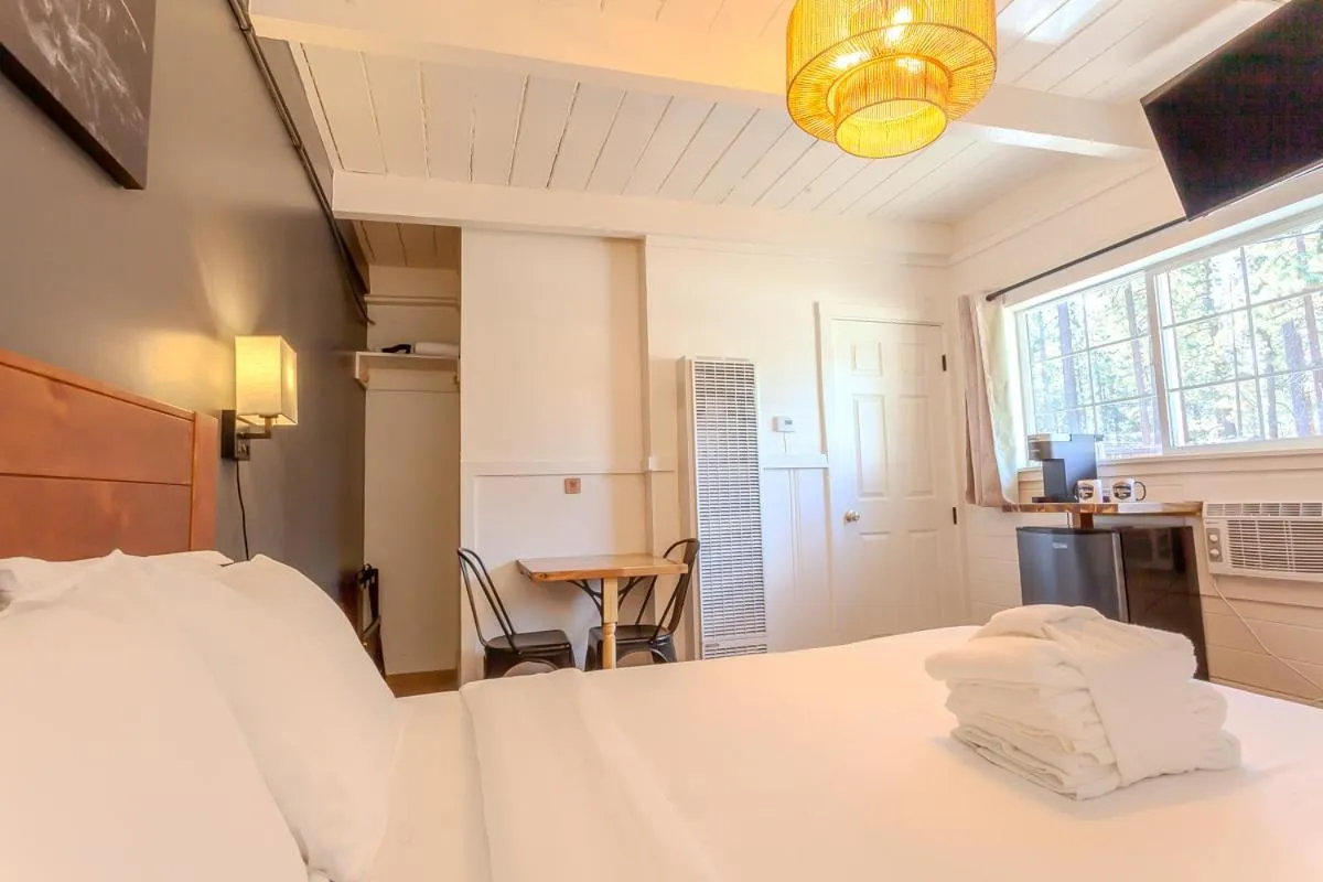 Bed in Tahoe Mountain Inn