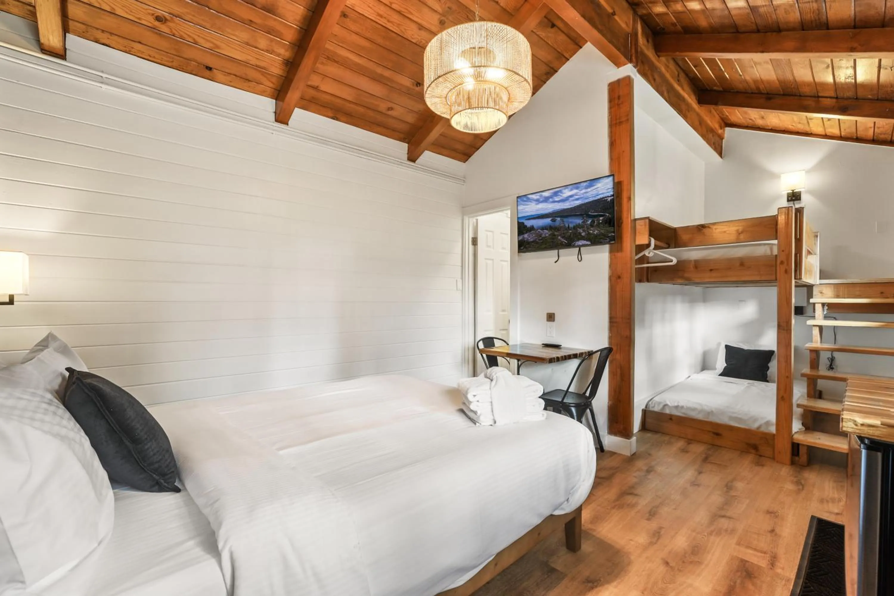 Bed in Tahoe Mountain Inn