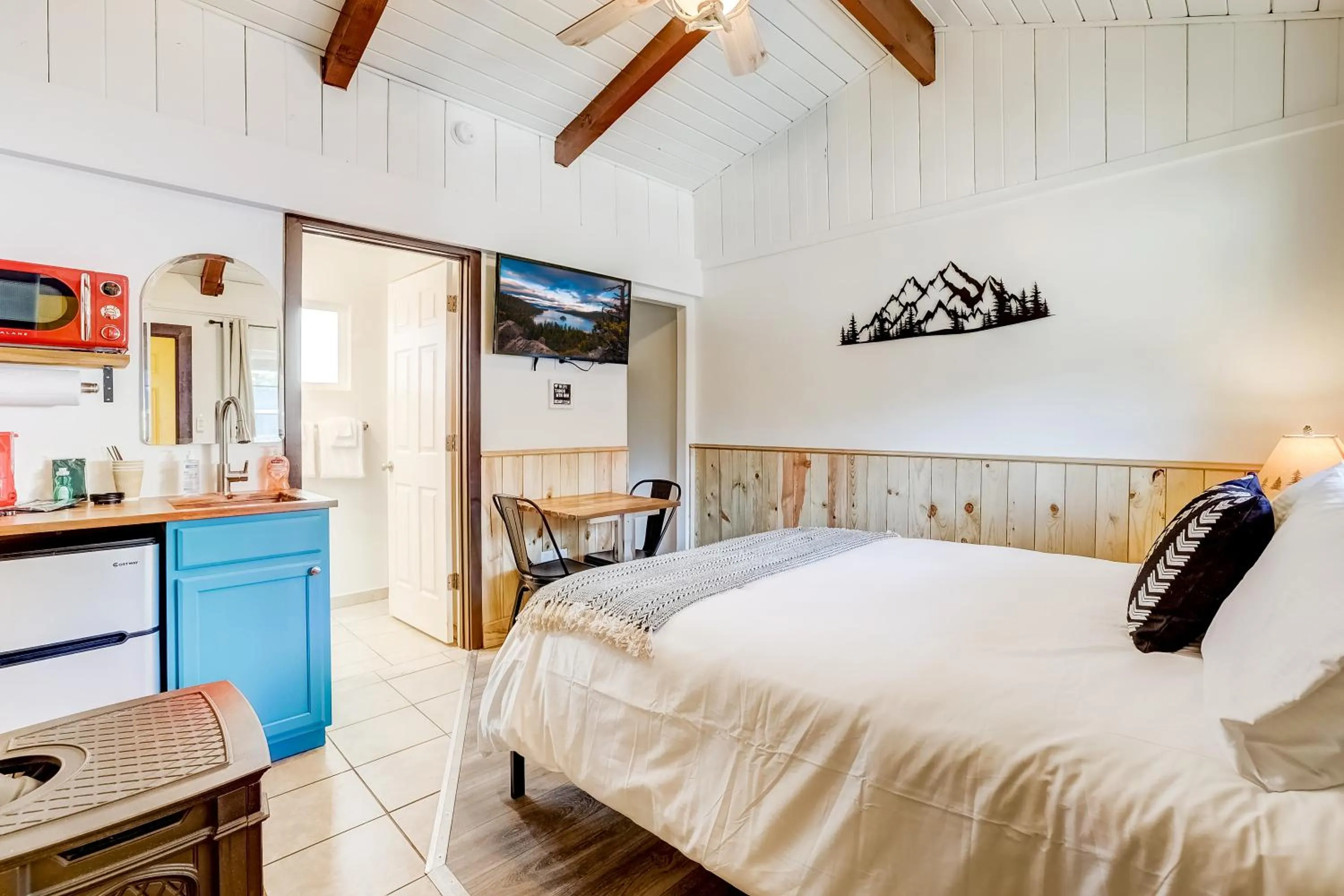 Bed in Tahoe Mountain Inn