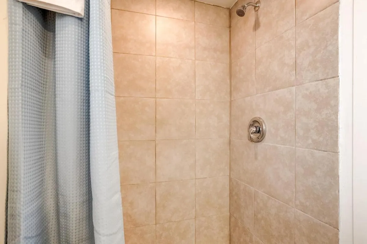 Shower in Tahoe Mountain Inn