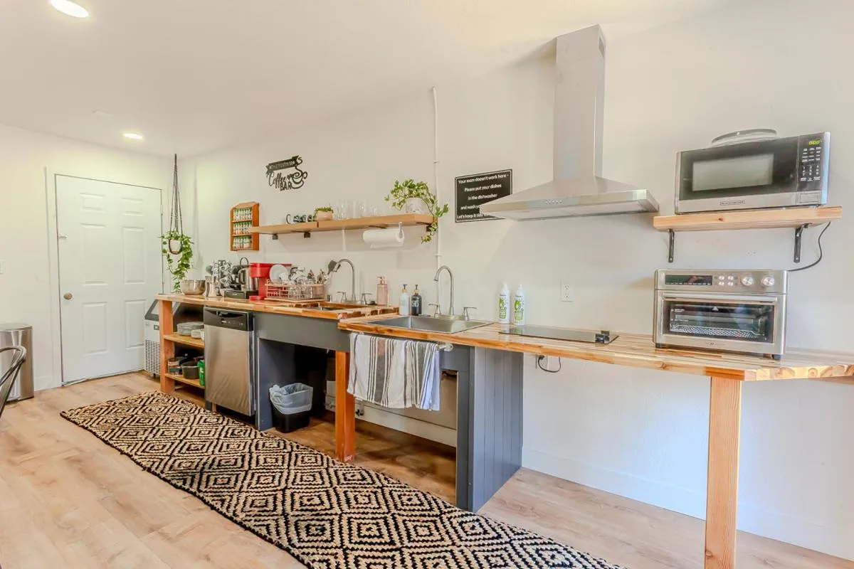 Kitchen or kitchenette in Tahoe Mountain Inn