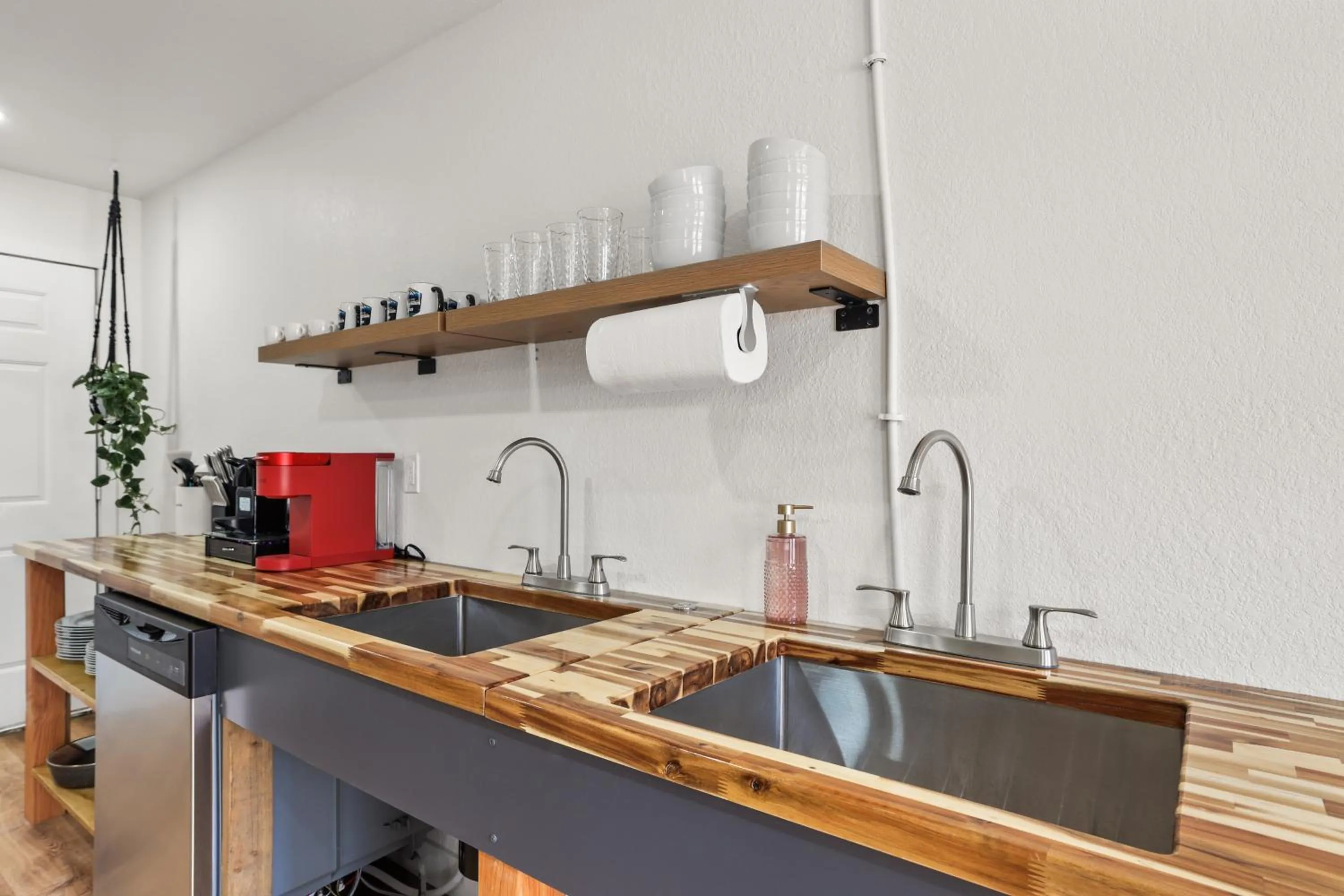 Kitchen or kitchenette in Tahoe Mountain Inn