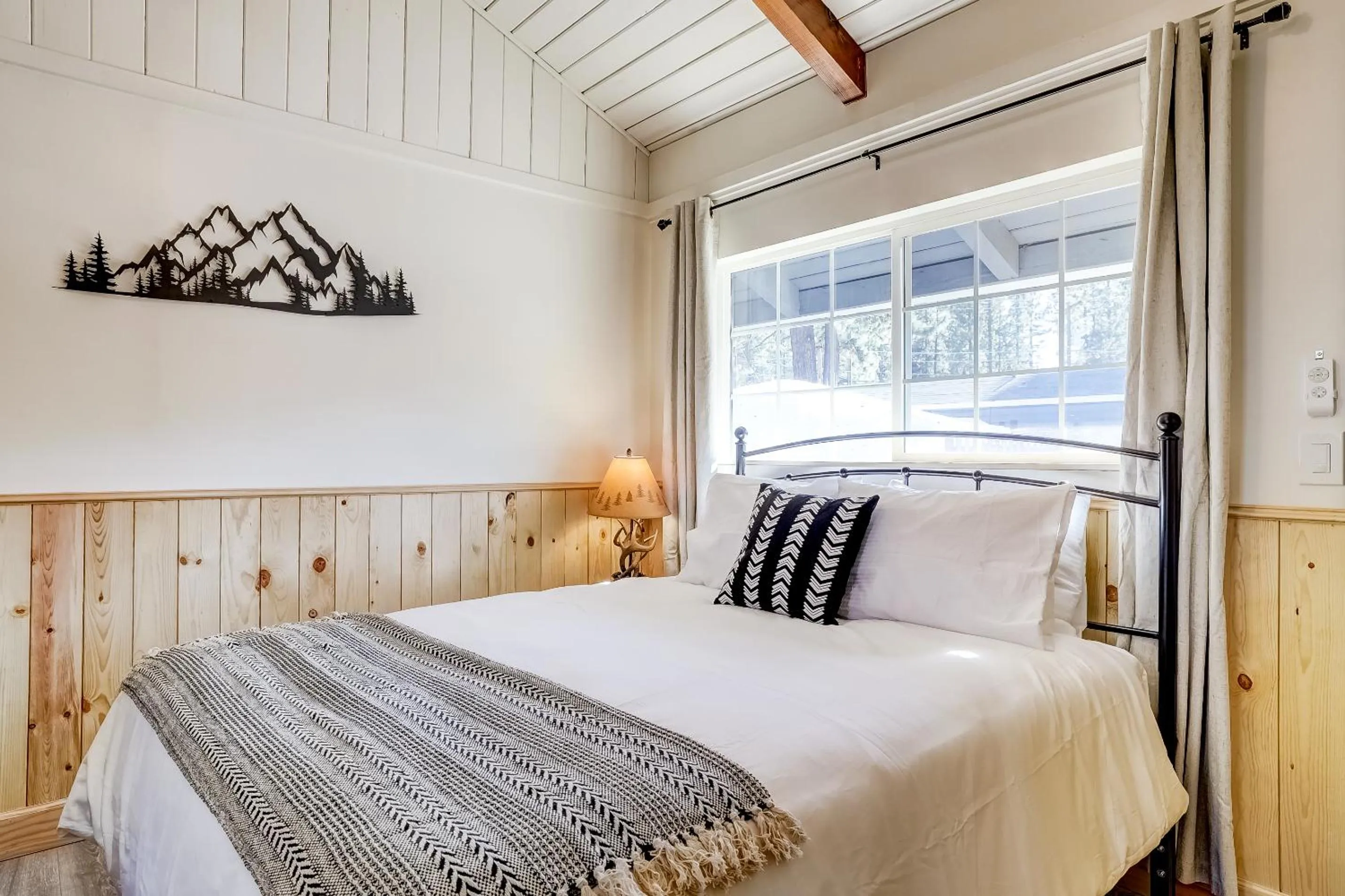 Bed in Tahoe Mountain Inn