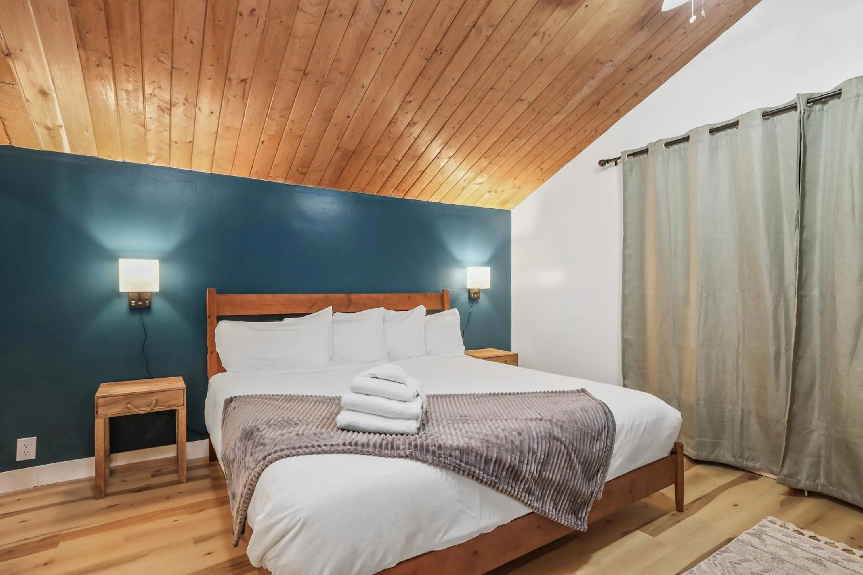 Bed in Tahoe Mountain Inn