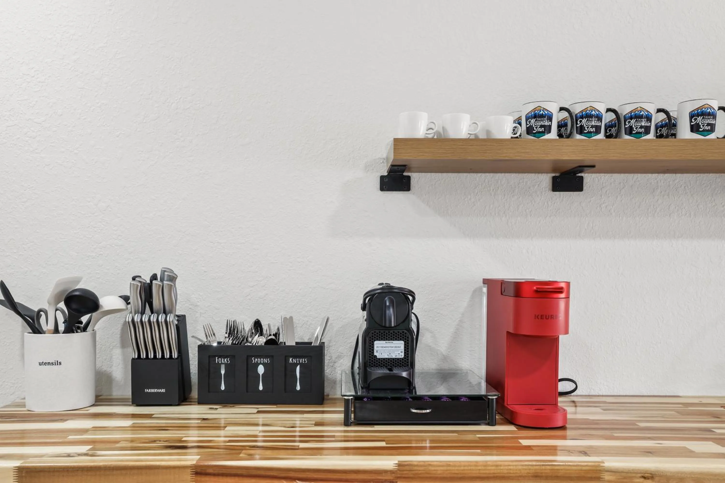 Kitchen or kitchenette in Tahoe Mountain Inn