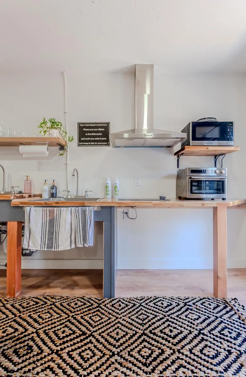 Kitchen or kitchenette in Tahoe Mountain Inn