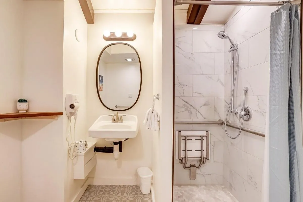 Shower in Tahoe Mountain Inn