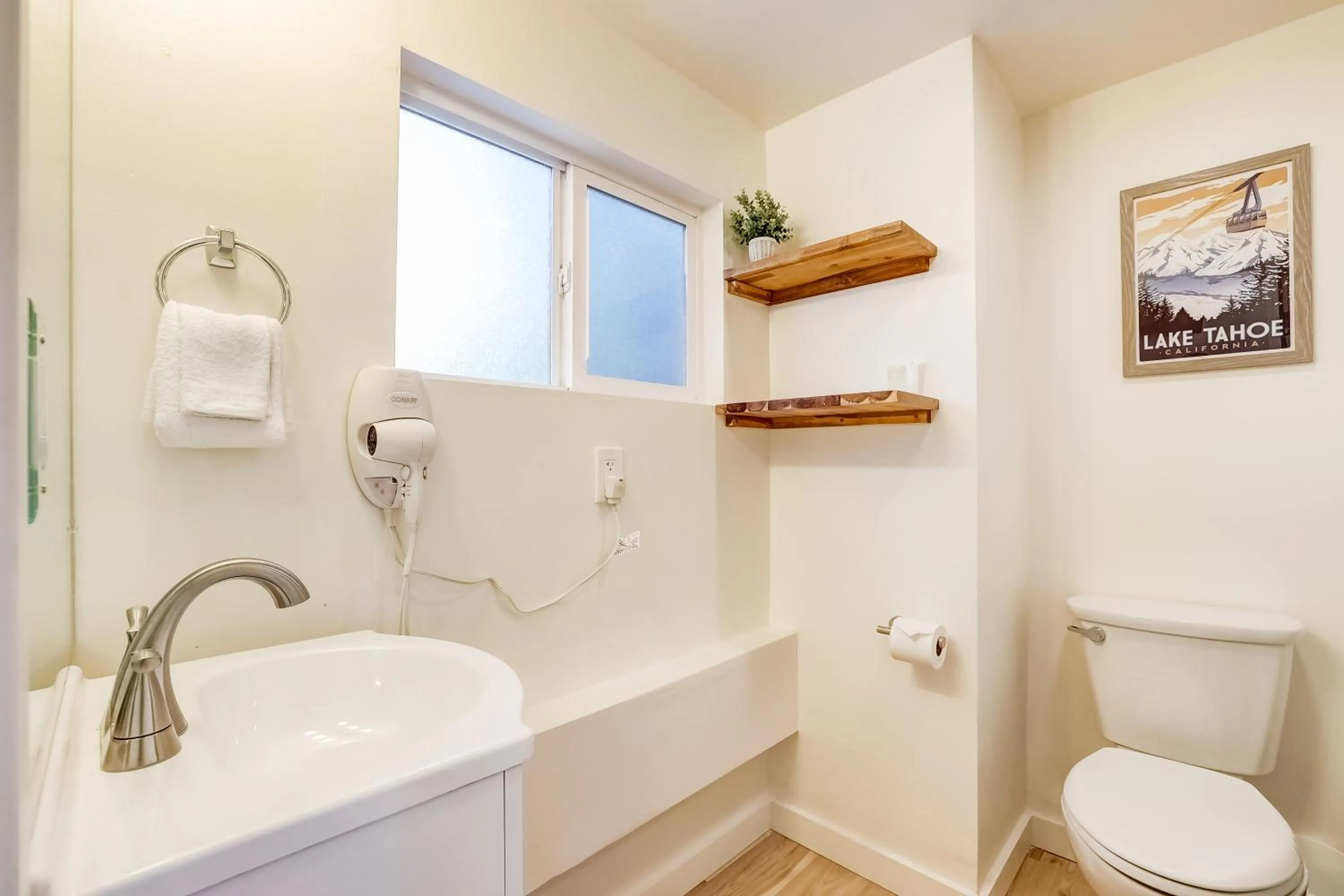 Toilet in Tahoe Mountain Inn