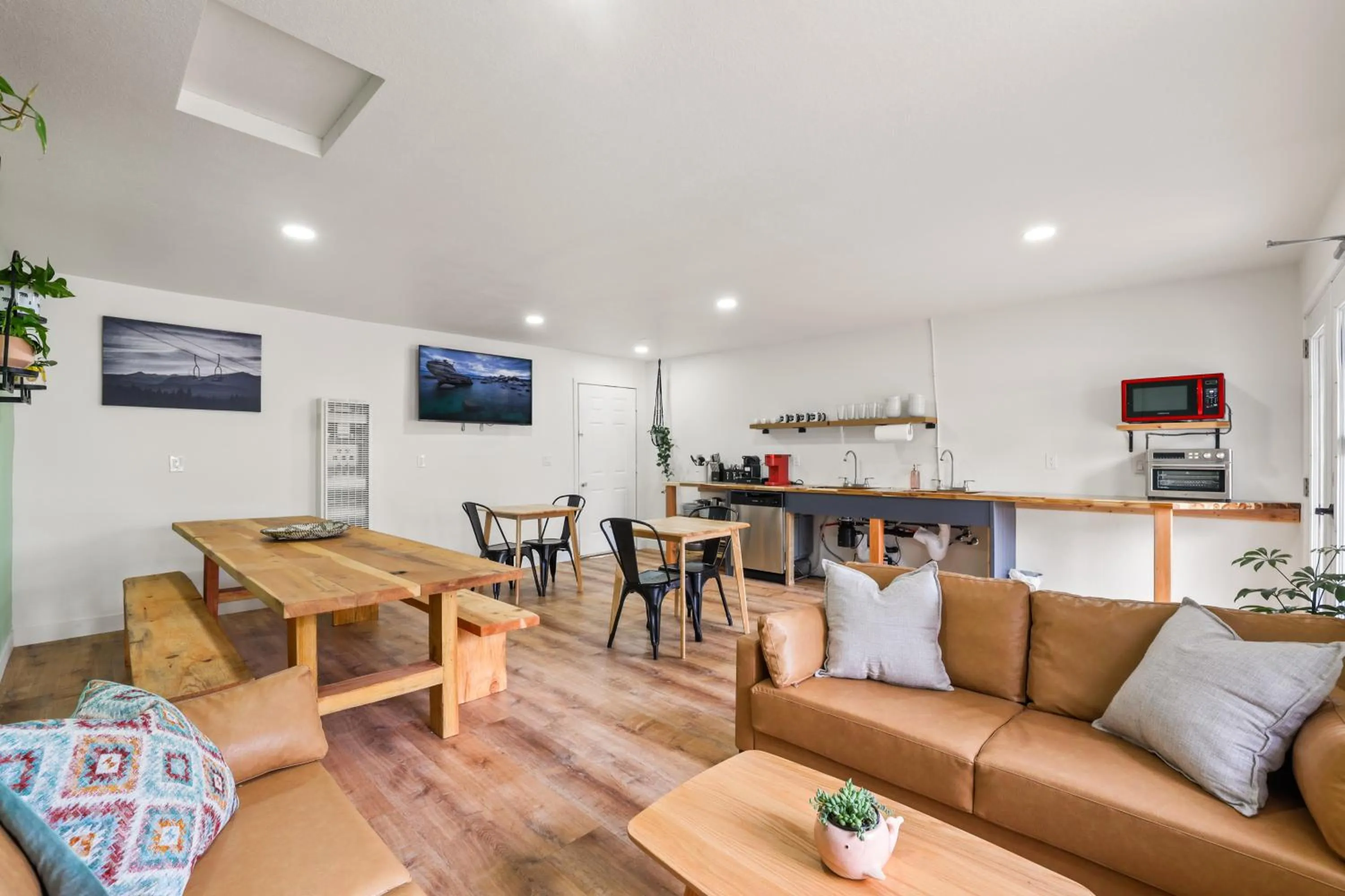 Kitchen or kitchenette in Tahoe Mountain Inn