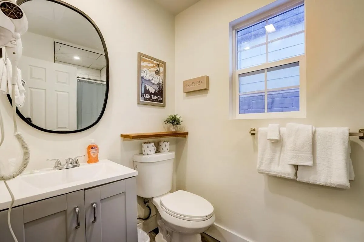 Toilet in Tahoe Mountain Inn