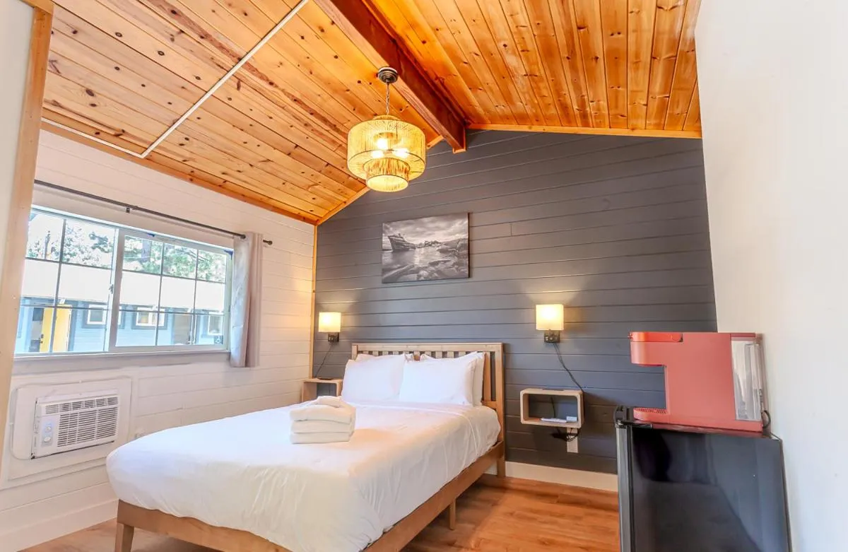 Bed in Tahoe Mountain Inn