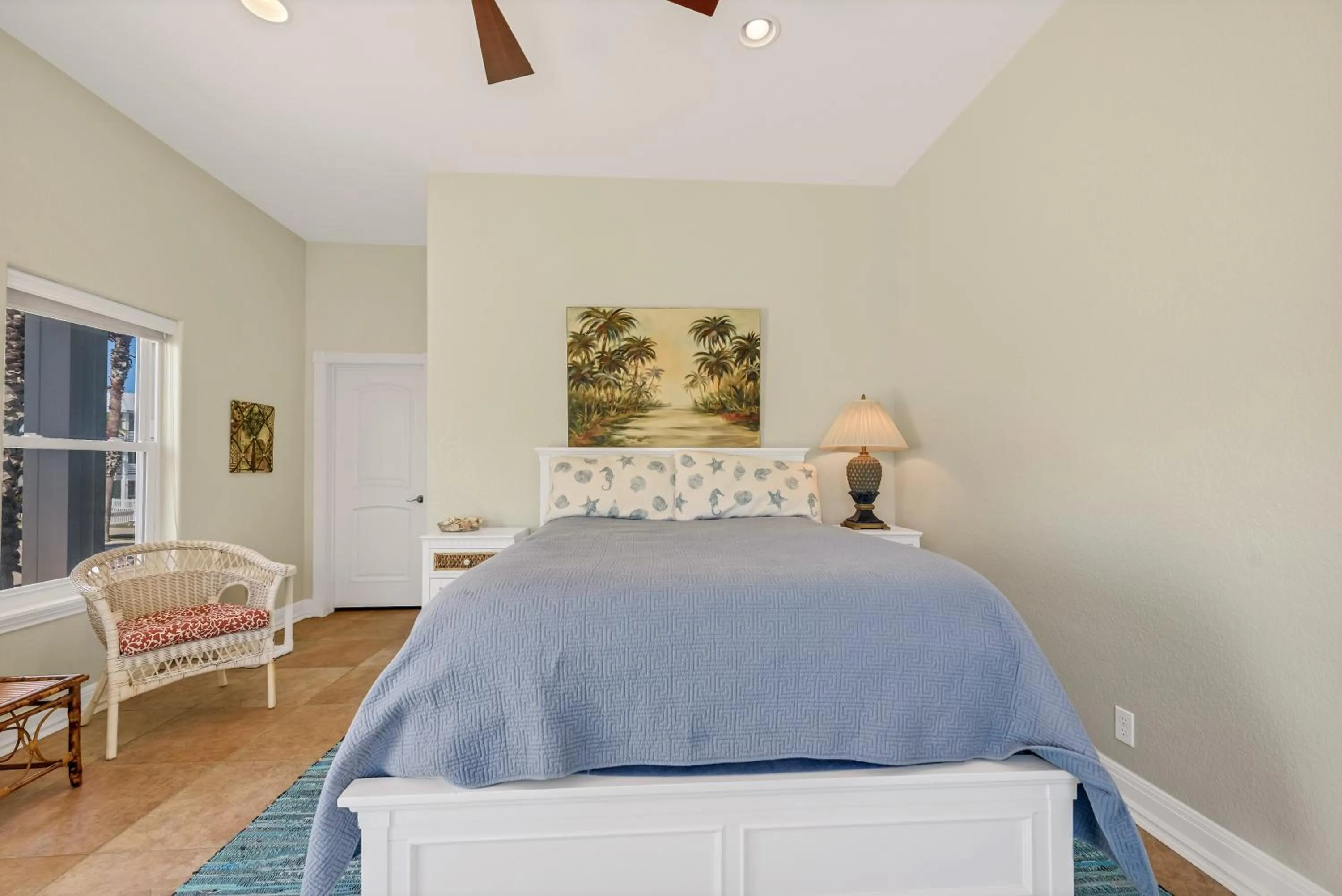 Property building, Bed in Itll Do With an Amazing View