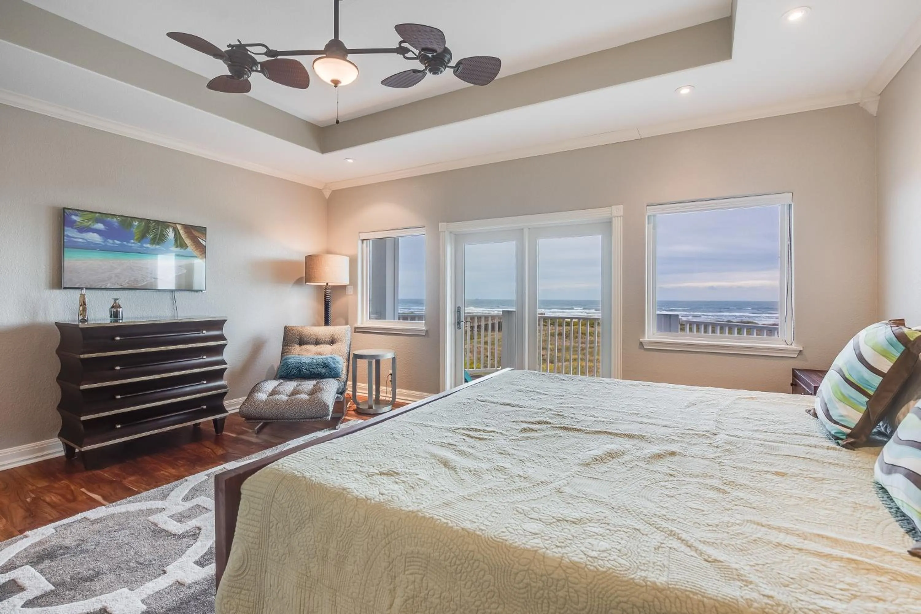 Property building, Bed in Itll Do With an Amazing View