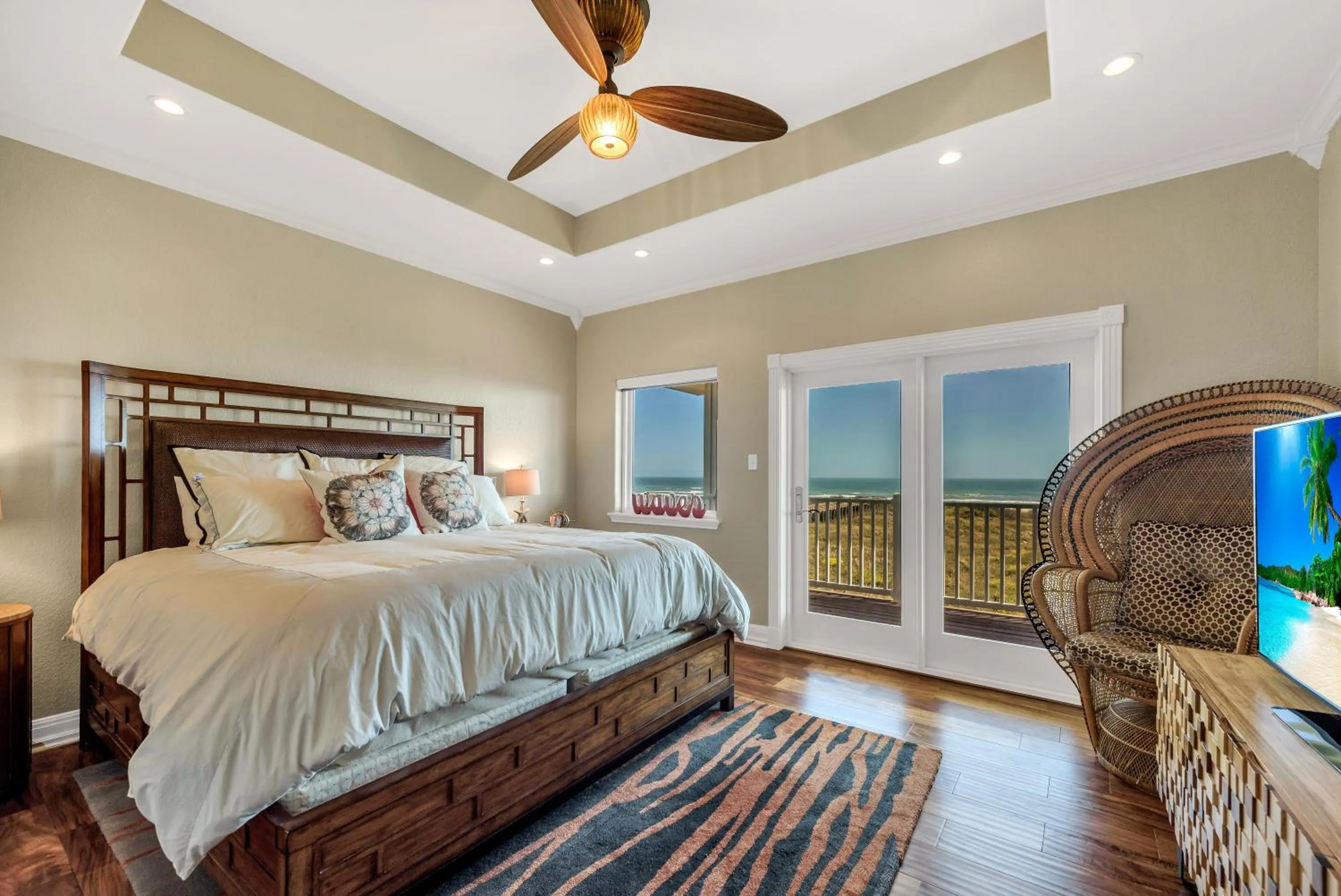 Property building, Bed in Itll Do With an Amazing View