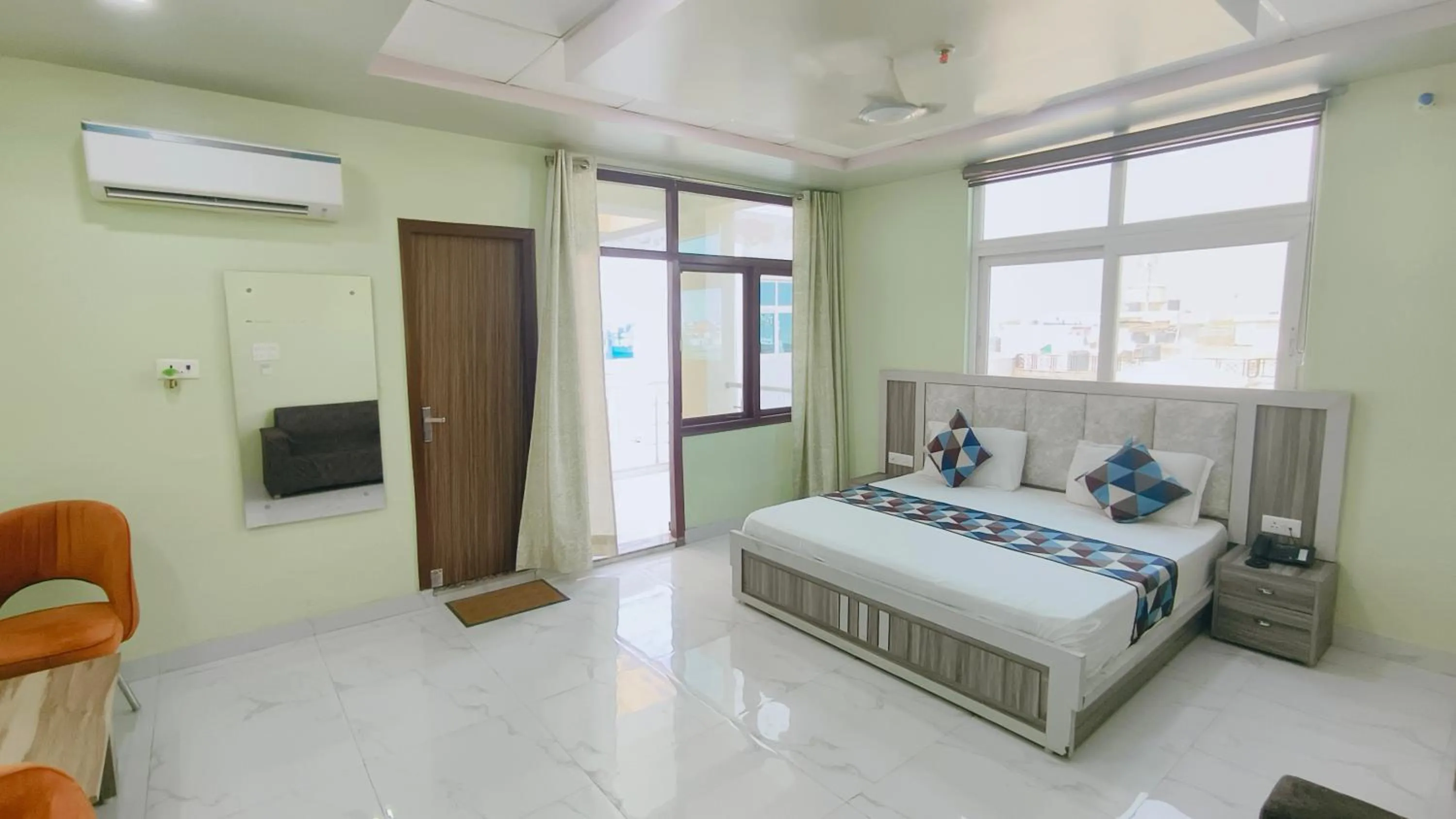 Bed in HOTEL AMAR PALACE BHARATPUR