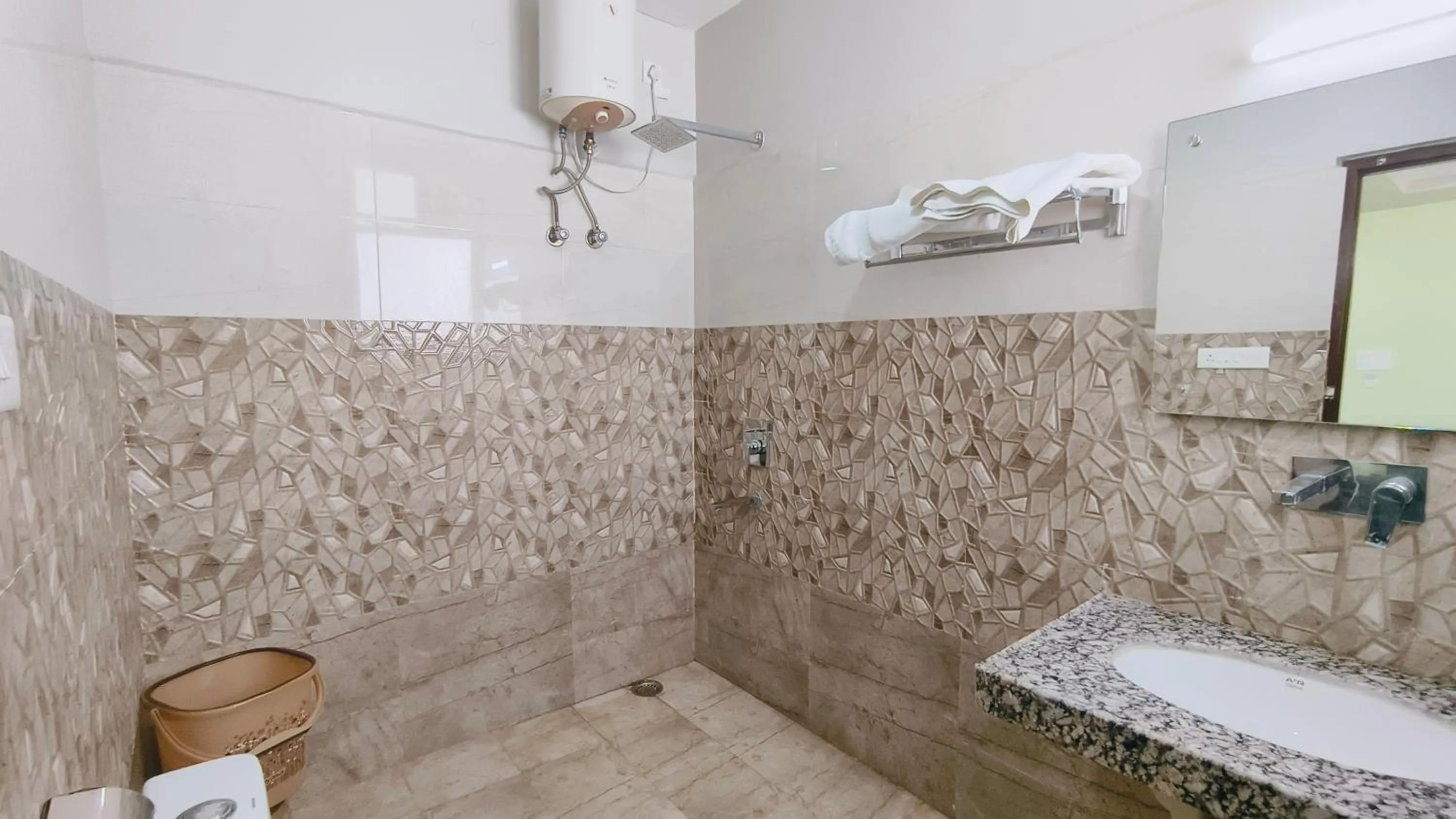 Shower in HOTEL AMAR PALACE BHARATPUR