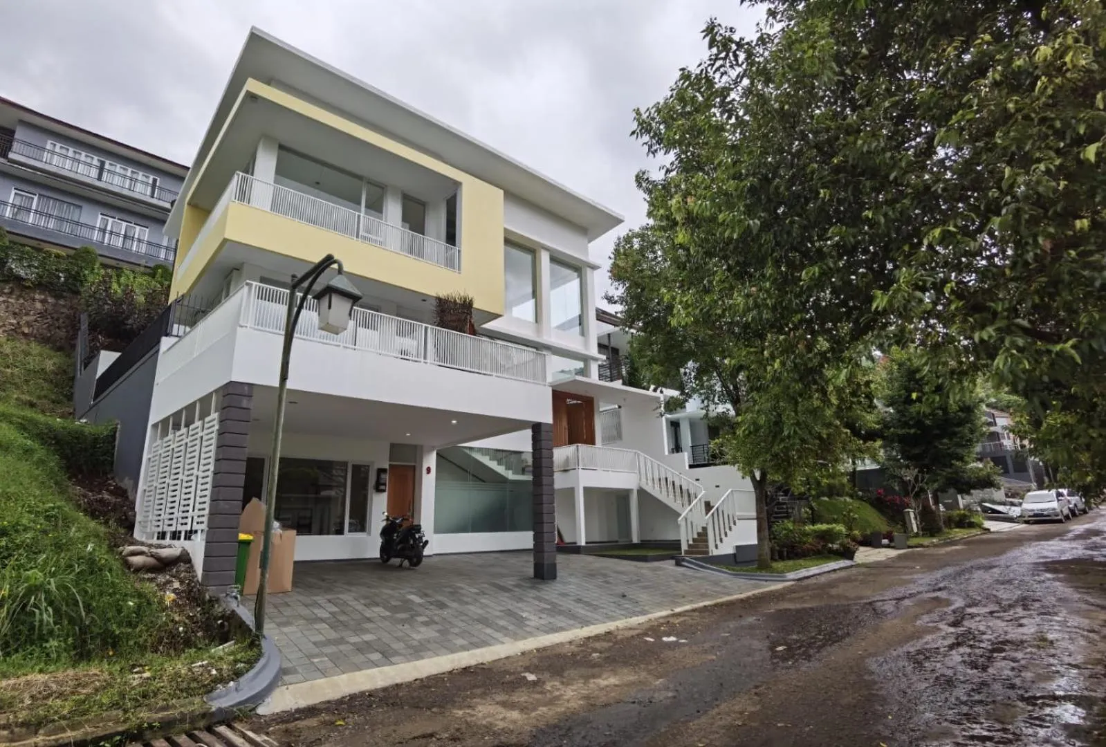 Platinum Yellow Bandung Villa 24 Pax Private Pool