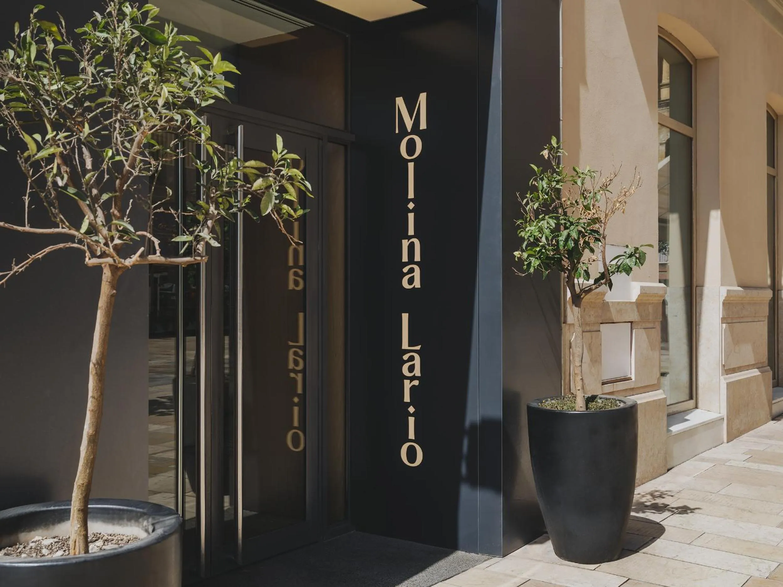 Facade/entrance in Molina Lario