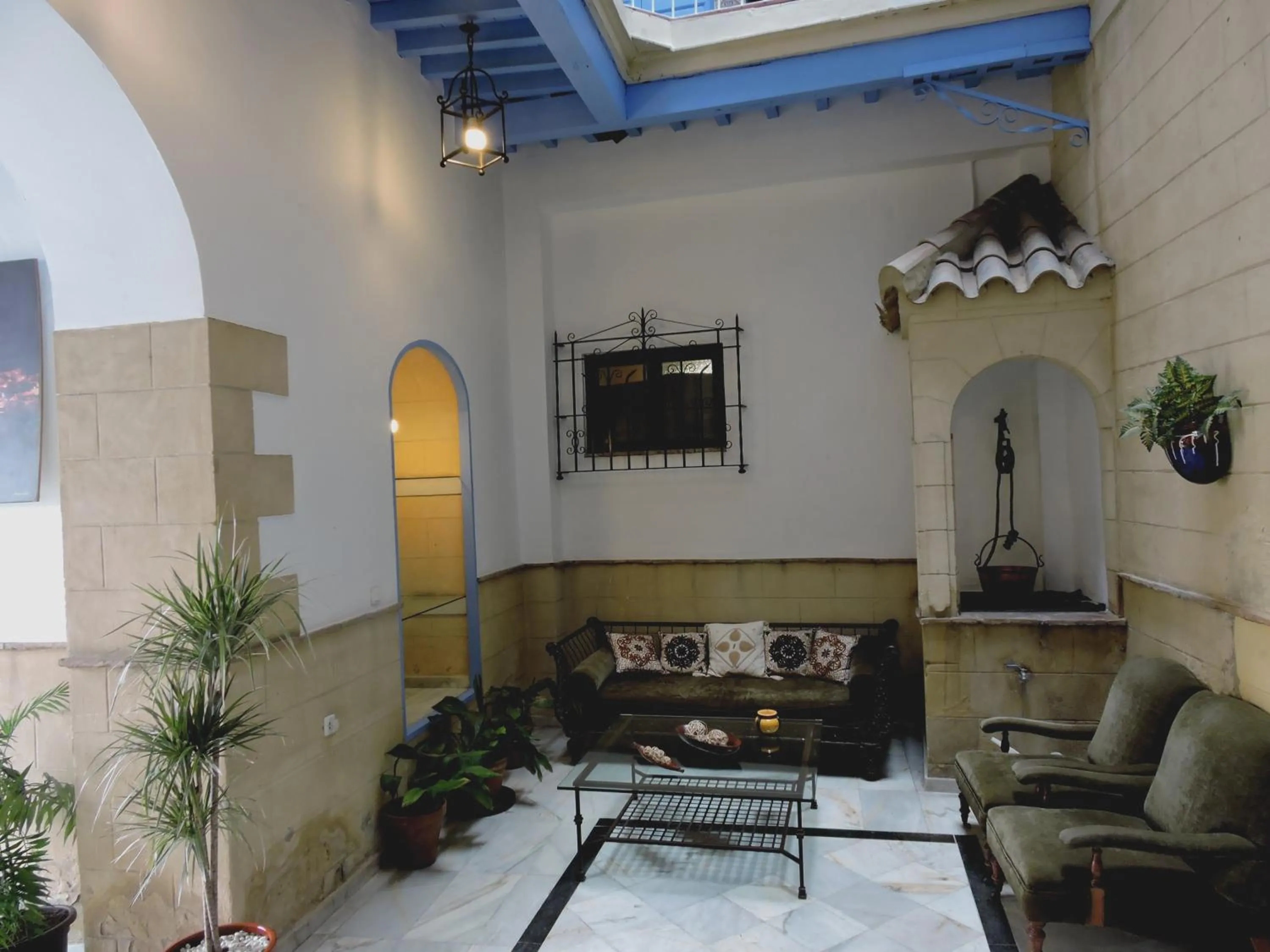 Patio in Hotel La Fonda del Califa