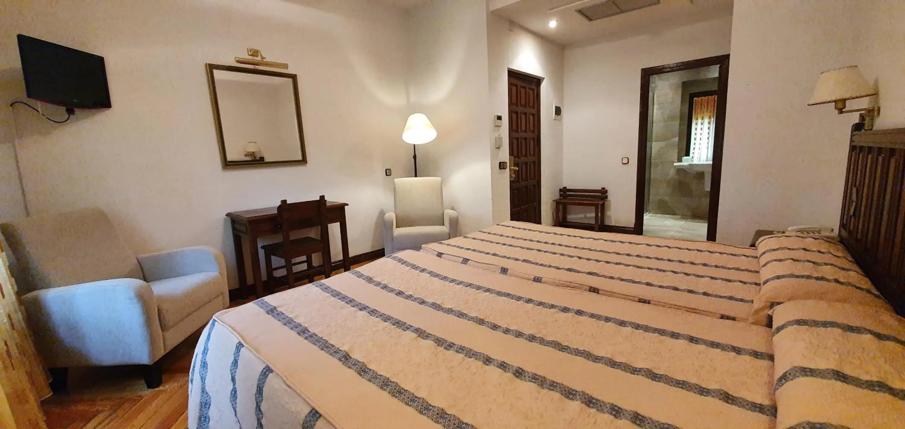 Bedroom, Bed in Mirasierra