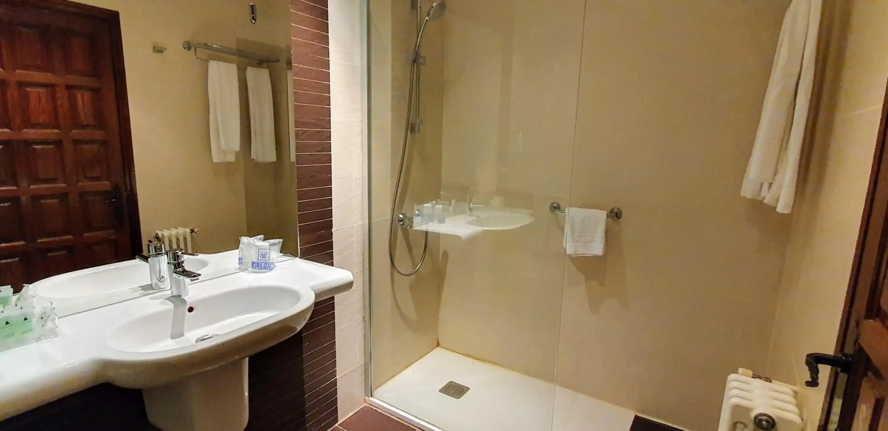 Triple Room (2 adults + 1 child or 3 adults) in Mirasierra Triple Room (2 adults + 1 child or 3 adults) in Mirasierra