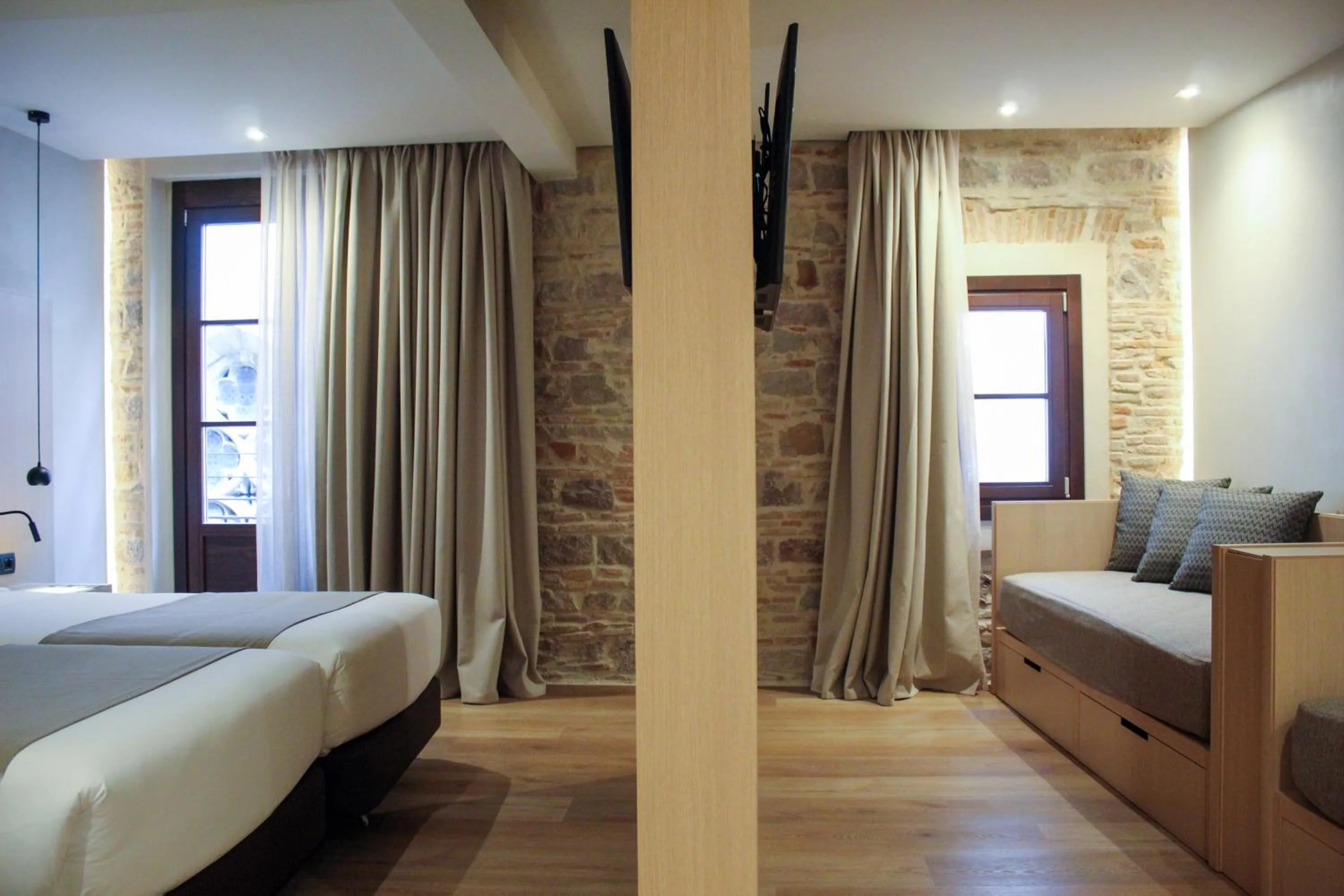 Bedroom, Bed in Gran Hotel Barcino