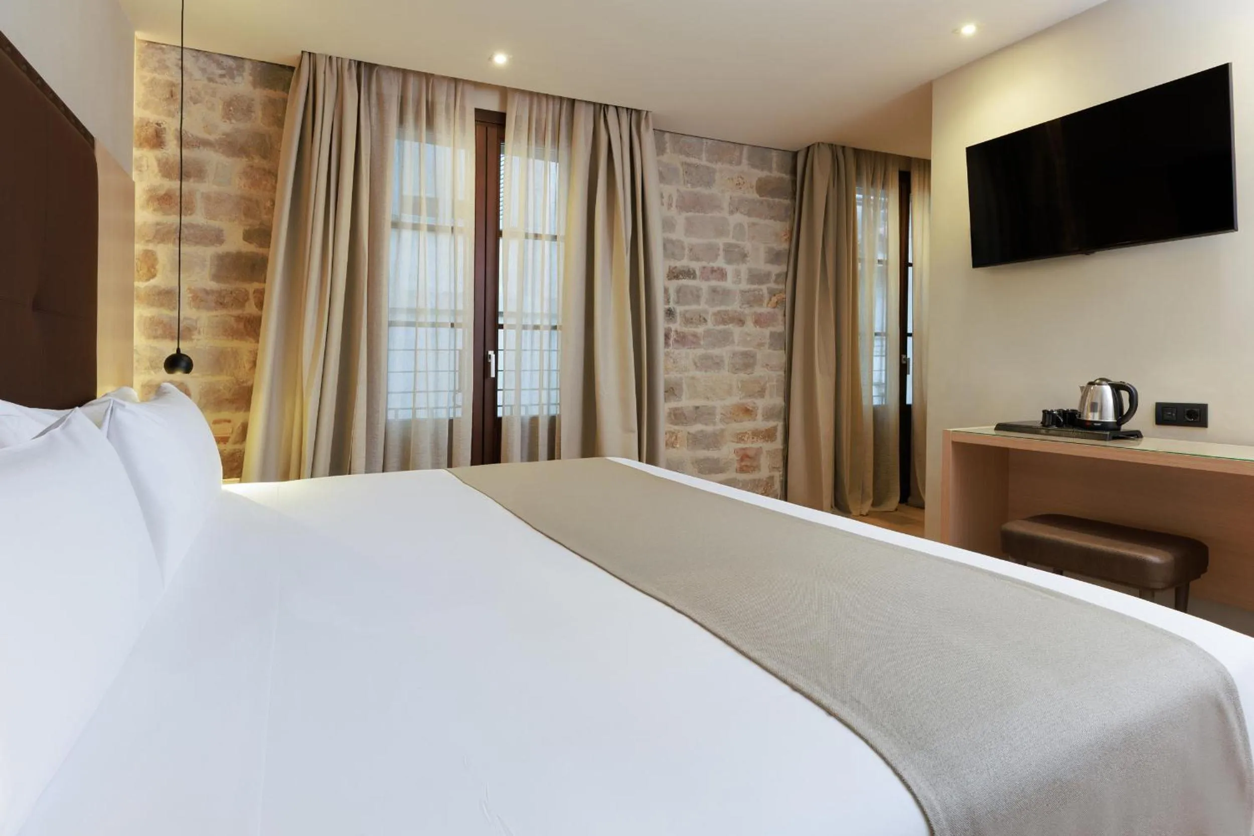 Bedroom, Bed in Gran Hotel Barcino