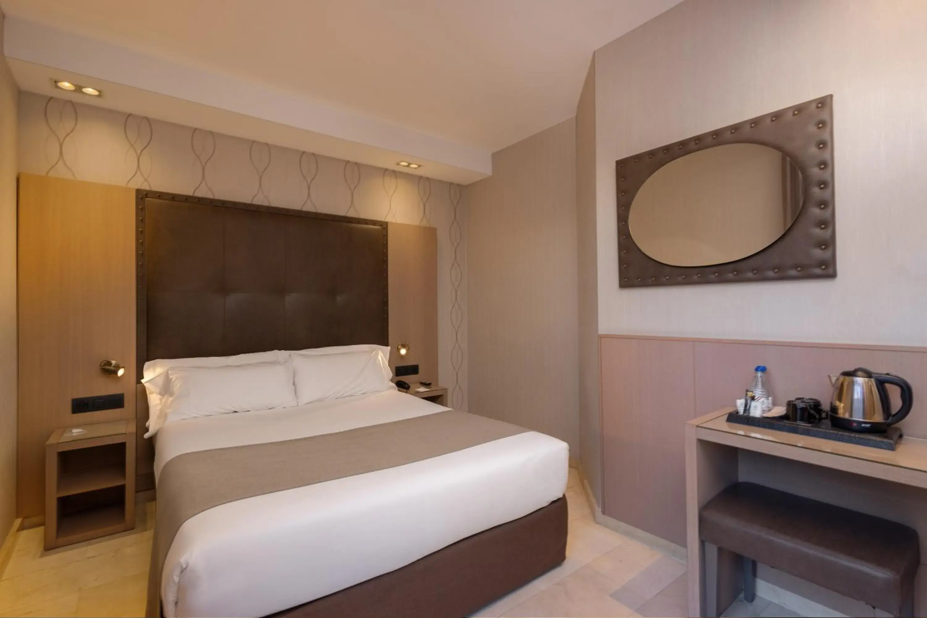 Double or Twin Room with Terrace in Gran Hotel Barcino Double or Twin Room with Terrace in Gran Hotel Barcino