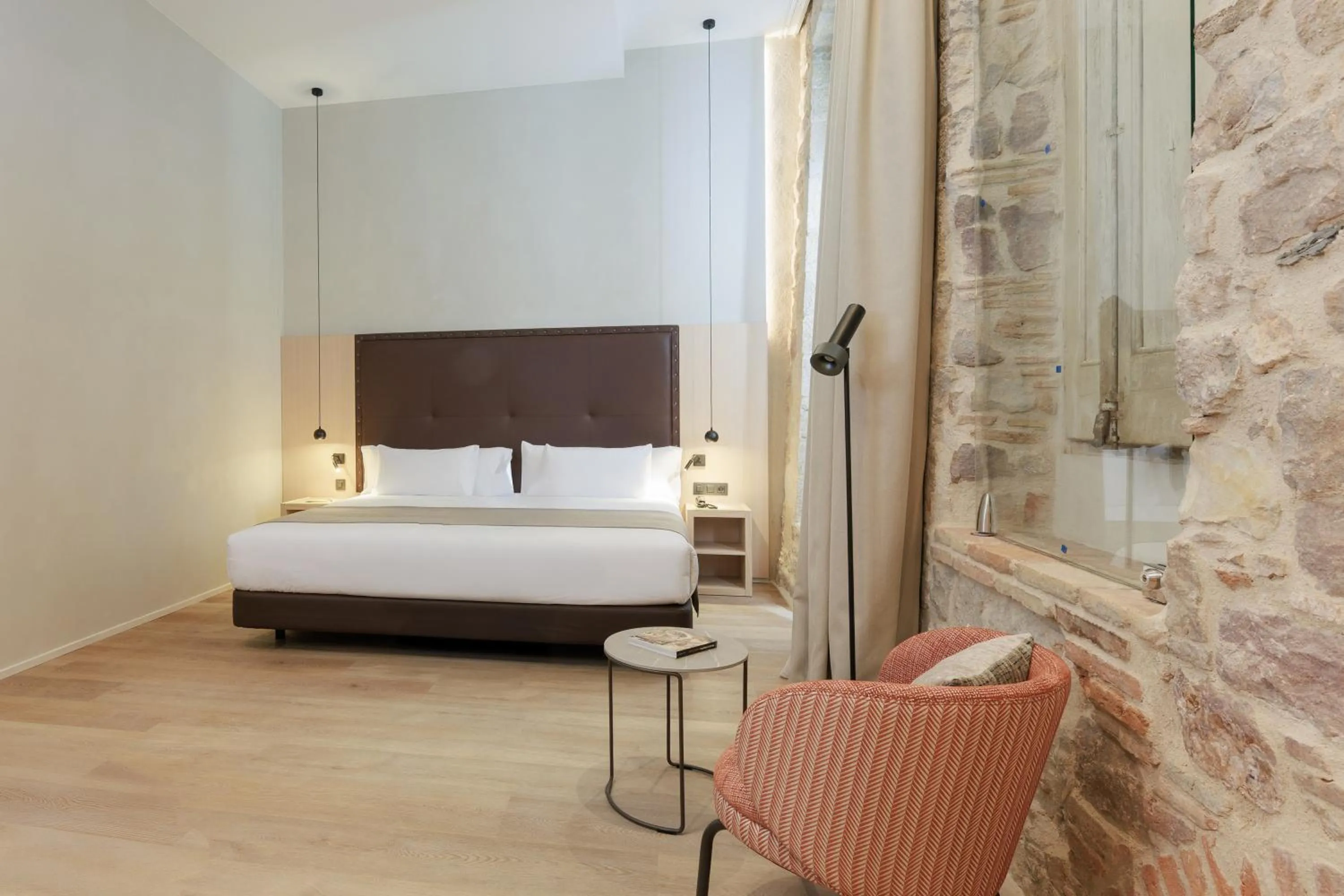 Bedroom, Bed in Gran Hotel Barcino 4 Estrellas SUPERIOR