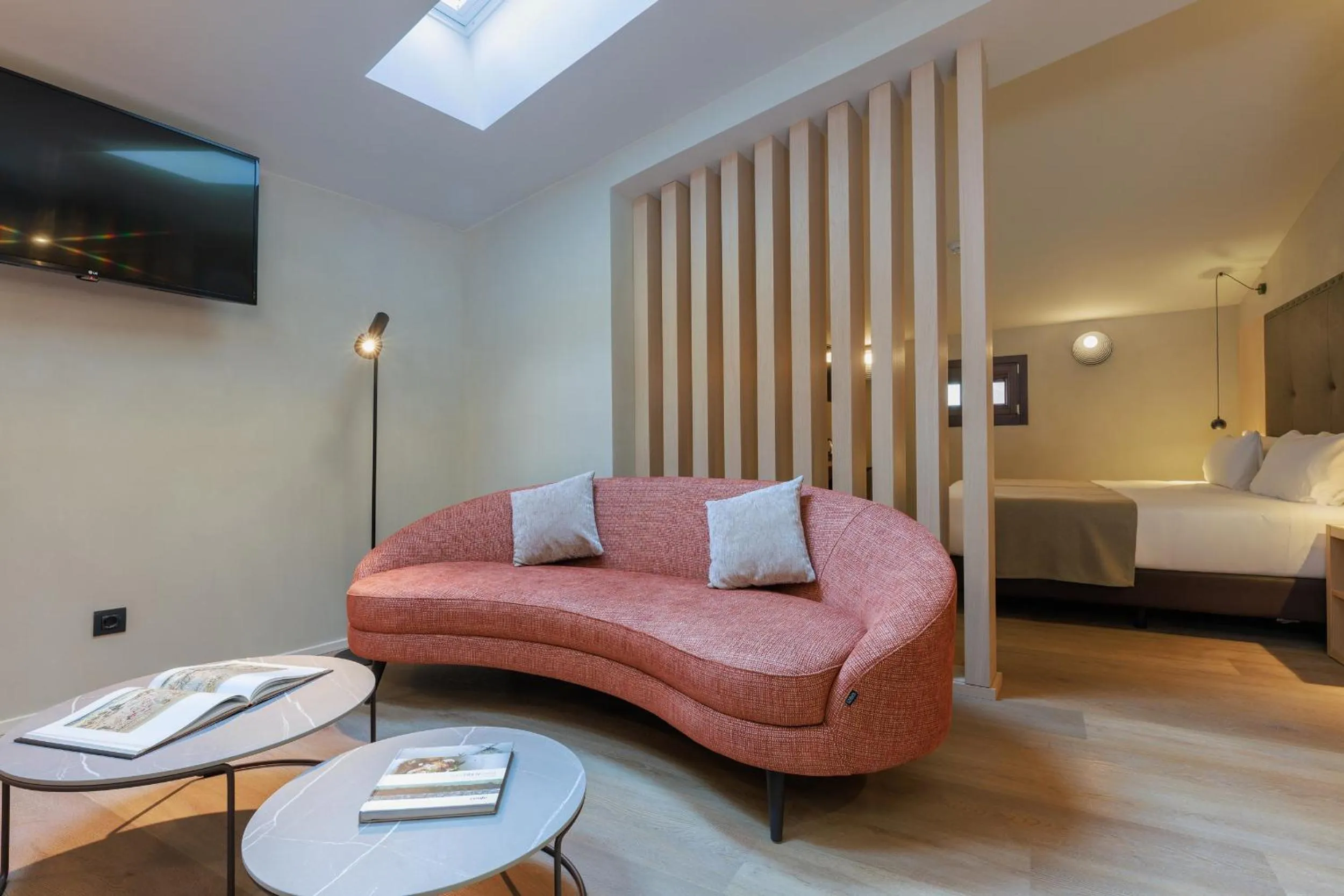 Living room, Bed in Gran Hotel Barcino