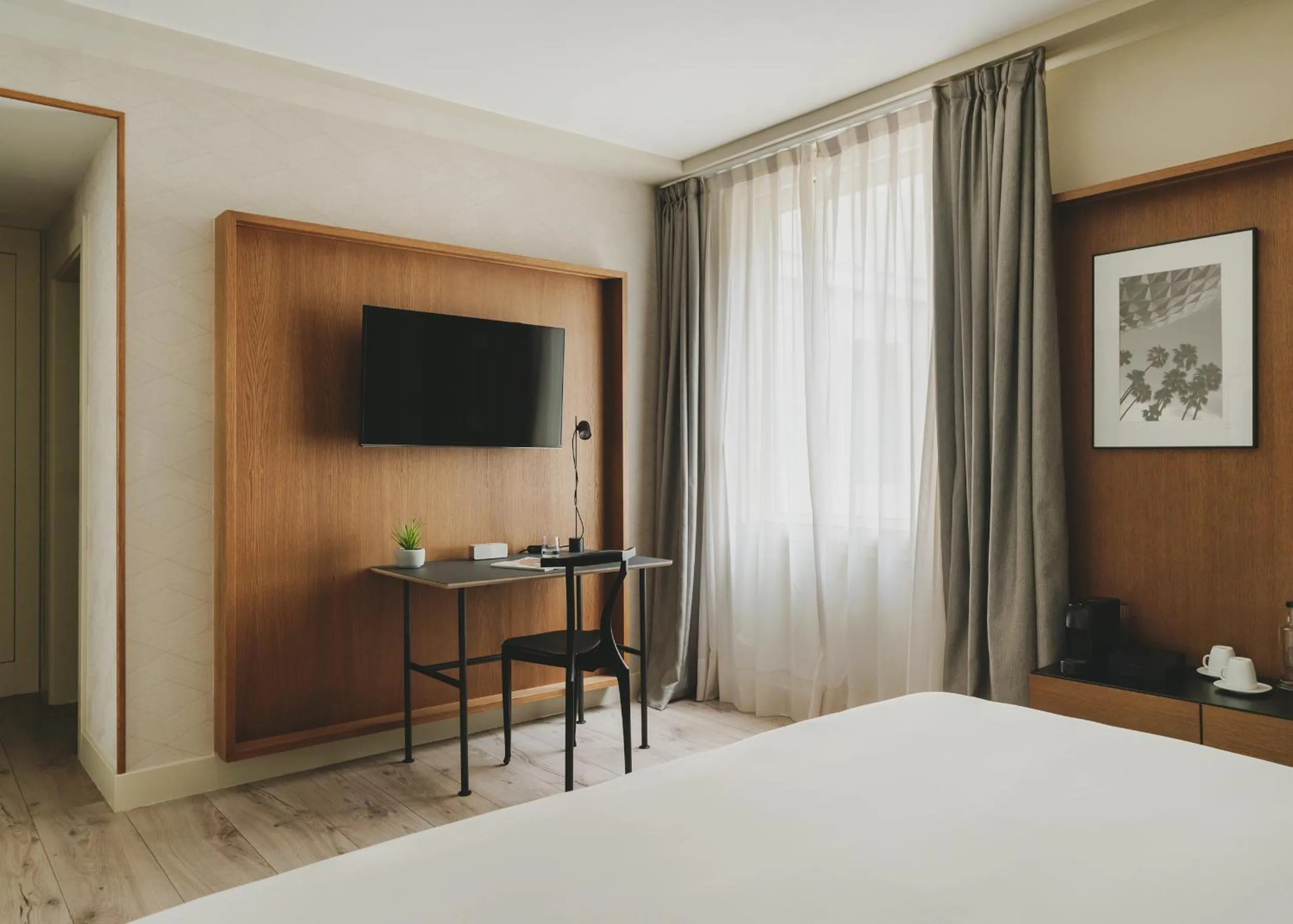 Photo of the whole room, Bed in Gallery Hotel 4 Sup