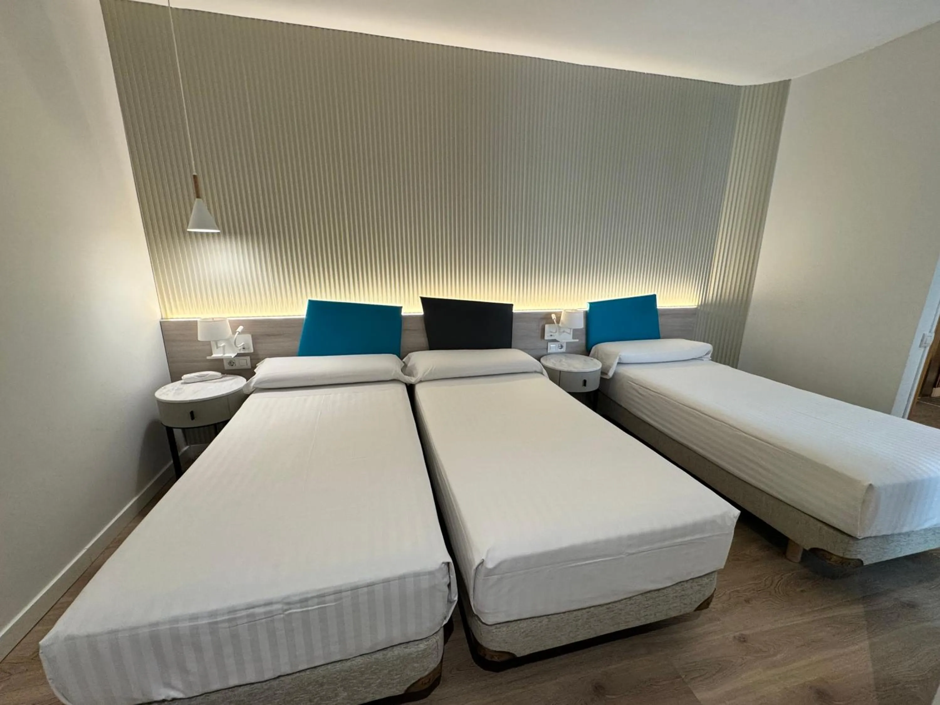 Bedroom, Bed in Hotel Mediterraneo Valencia