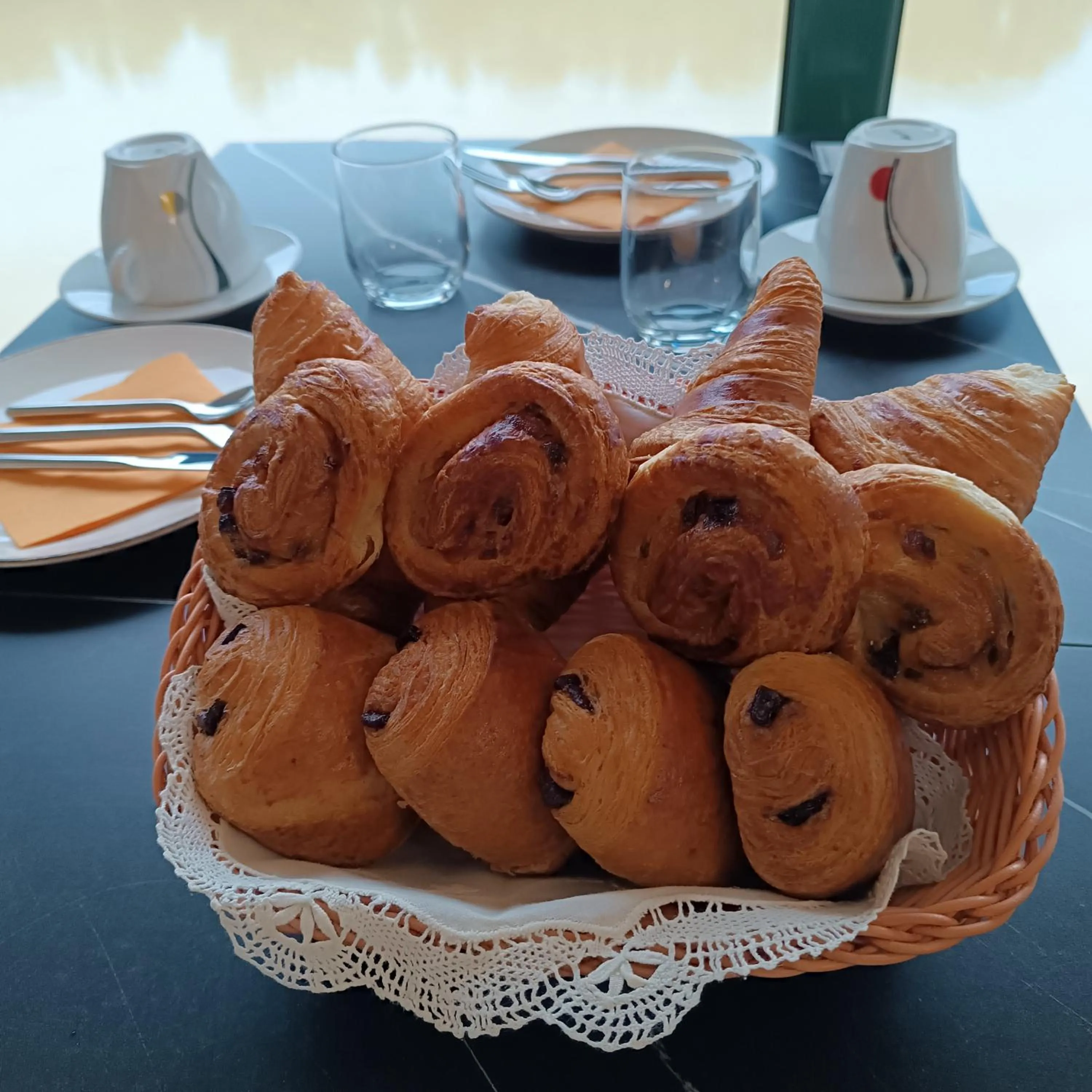 Food and drinks in CÔTE GARONNE le BALCON DES DAMES -hôtel et restaurant- Tonneins Fauillet Marmande - vue panoramique bord de Garonne chambres climatisées
