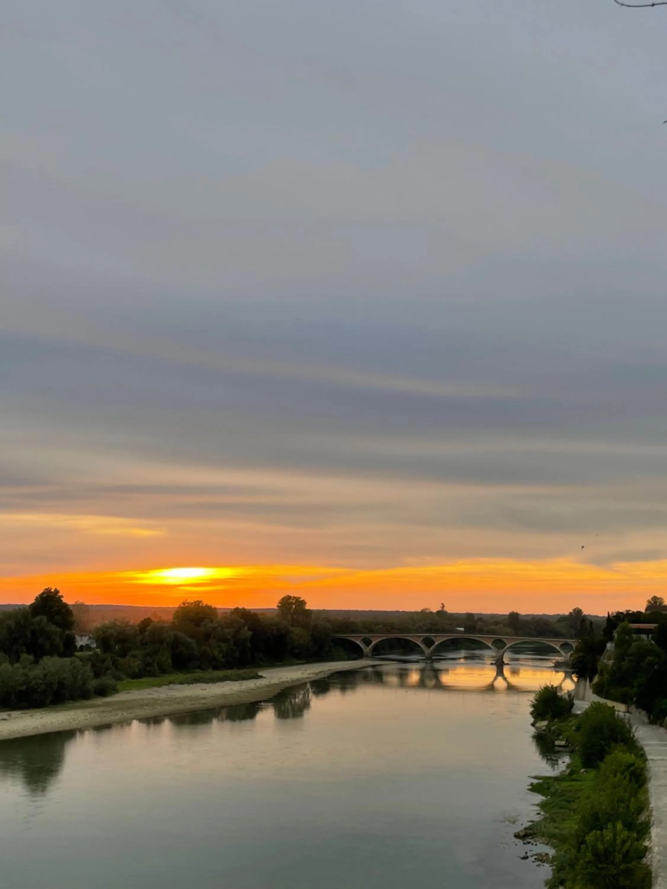 Restaurant/places to eat in CÔTE GARONNE le BALCON DES DAMES -hôtel et restaurant- Tonneins Fauillet Marmande - vue panoramique bord de Garonne chambres climatisées
