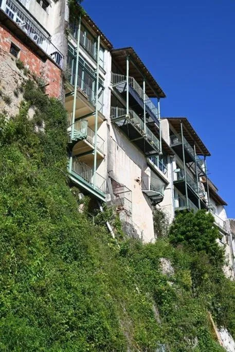 Property building in CÔTE GARONNE le BALCON DES DAMES -hôtel et restaurant- Tonneins Fauillet Marmande - vue panoramique bord de Garonne chambres climatisées