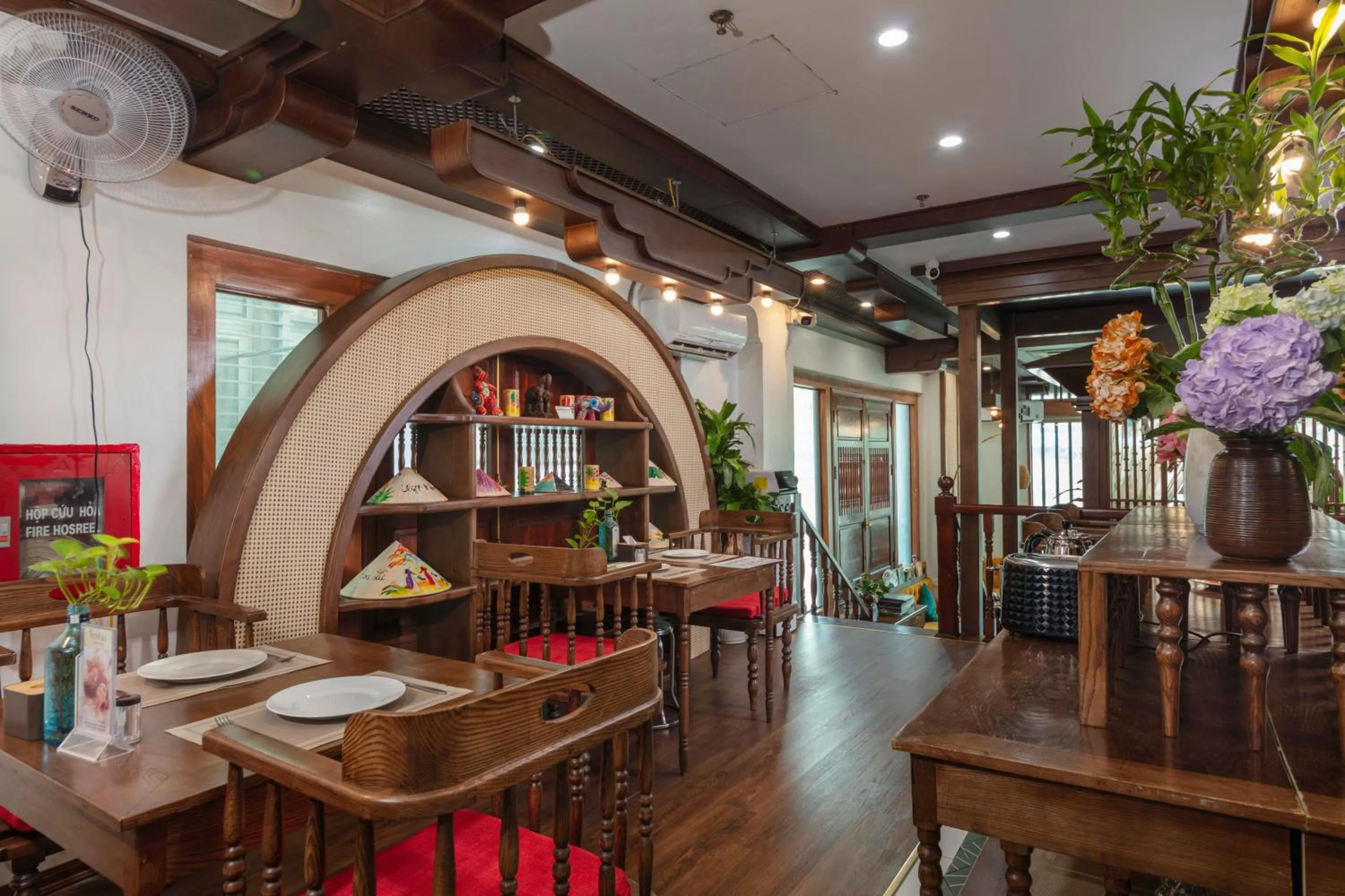 Restaurant/places to eat in Veshia Hotel & Spa